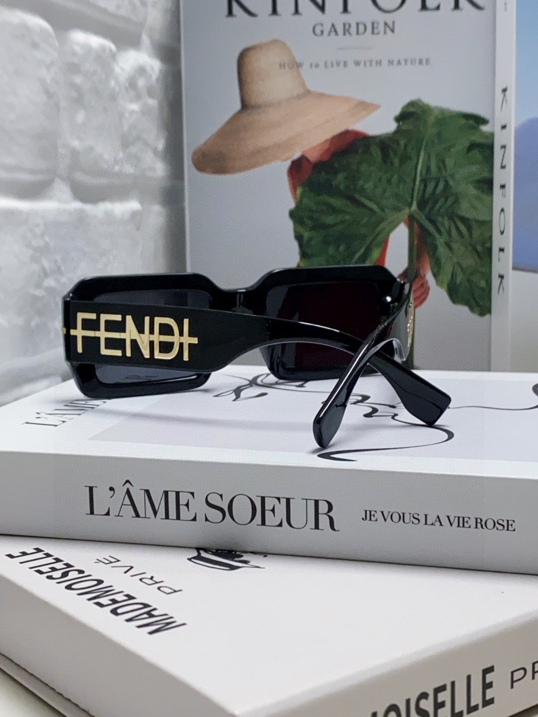 EMBOSSED LOGO DIAGONAL RECTANGULAR SUNGLASSES 563312 IN ACETATE