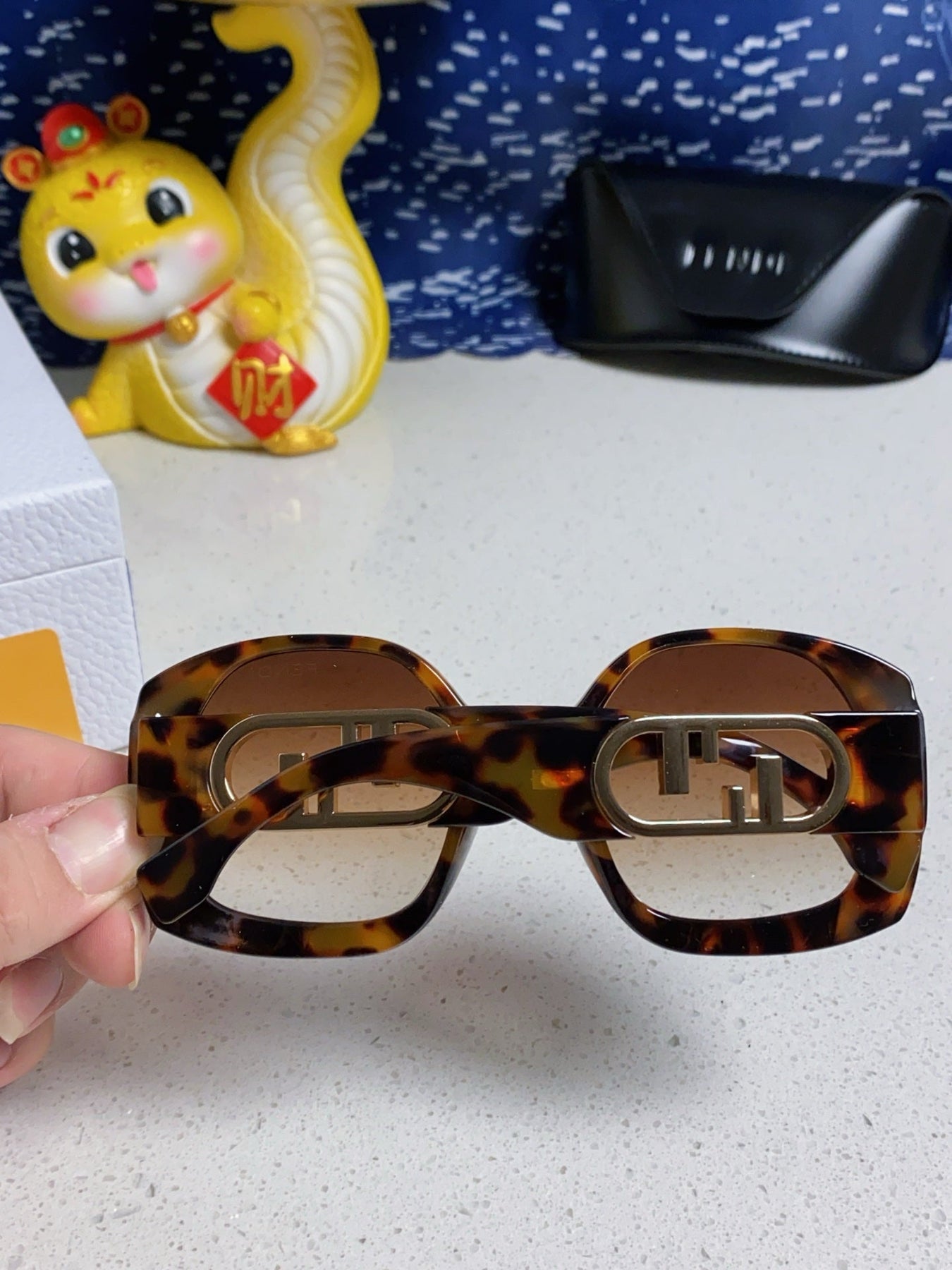 OVERSIZES FF DIAMONDS SQUARE SUNGLASSES 563315 IN ACETATE