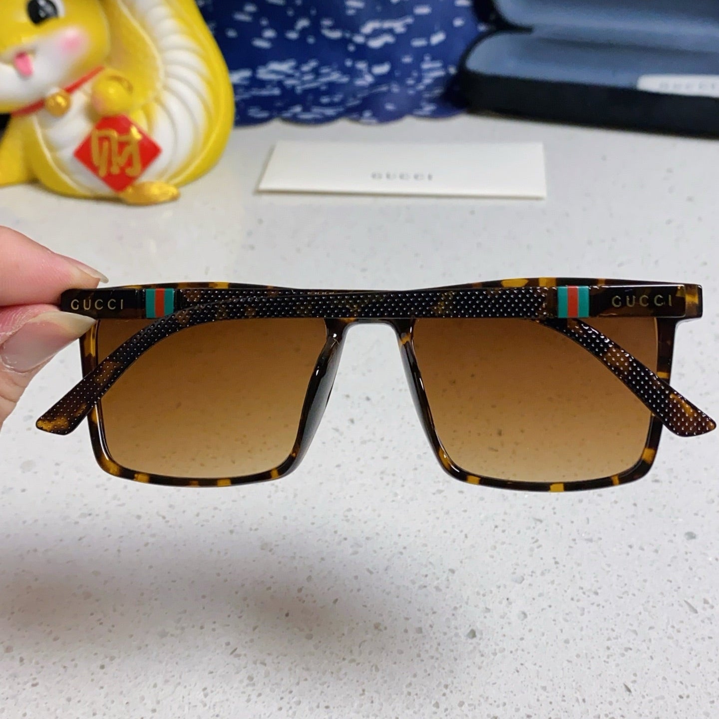 RECTANGULAR FRAME SUNGLASSES 563259 IN ACETATE