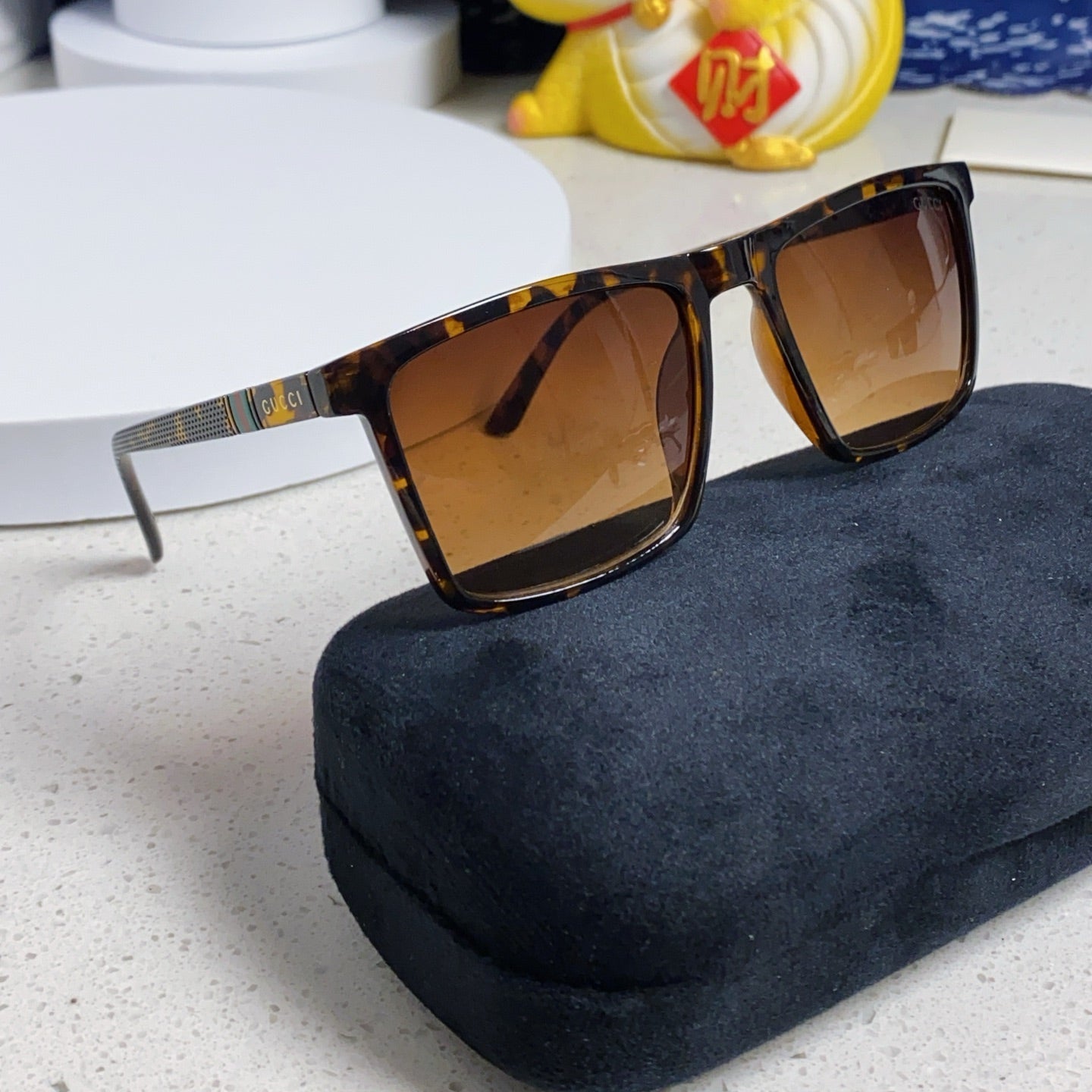 RECTANGULAR FRAME SUNGLASSES 563259 IN ACETATE