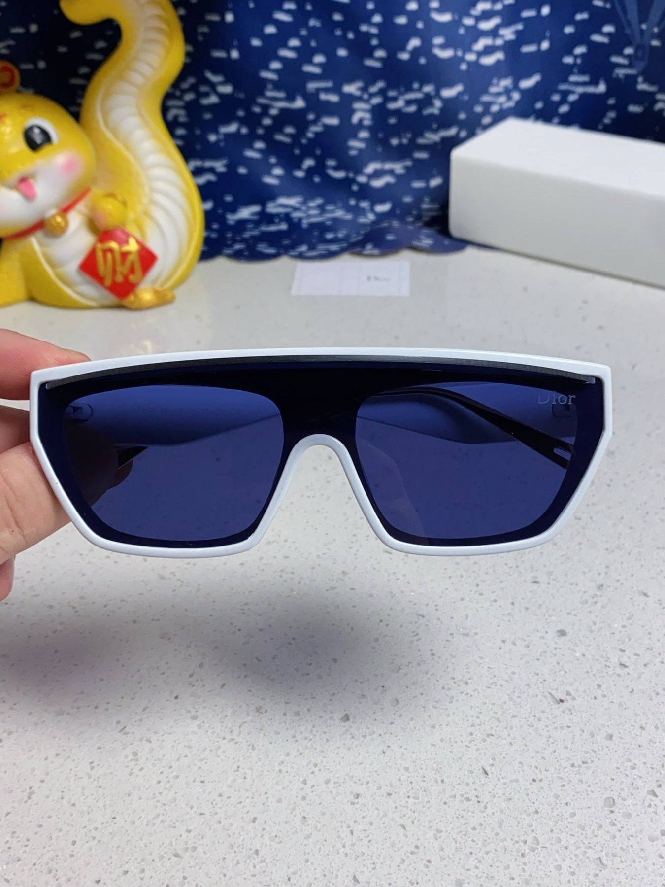 MONTAIGNE SUNGLASS CLUB M7U IN WHITE ACETATE
