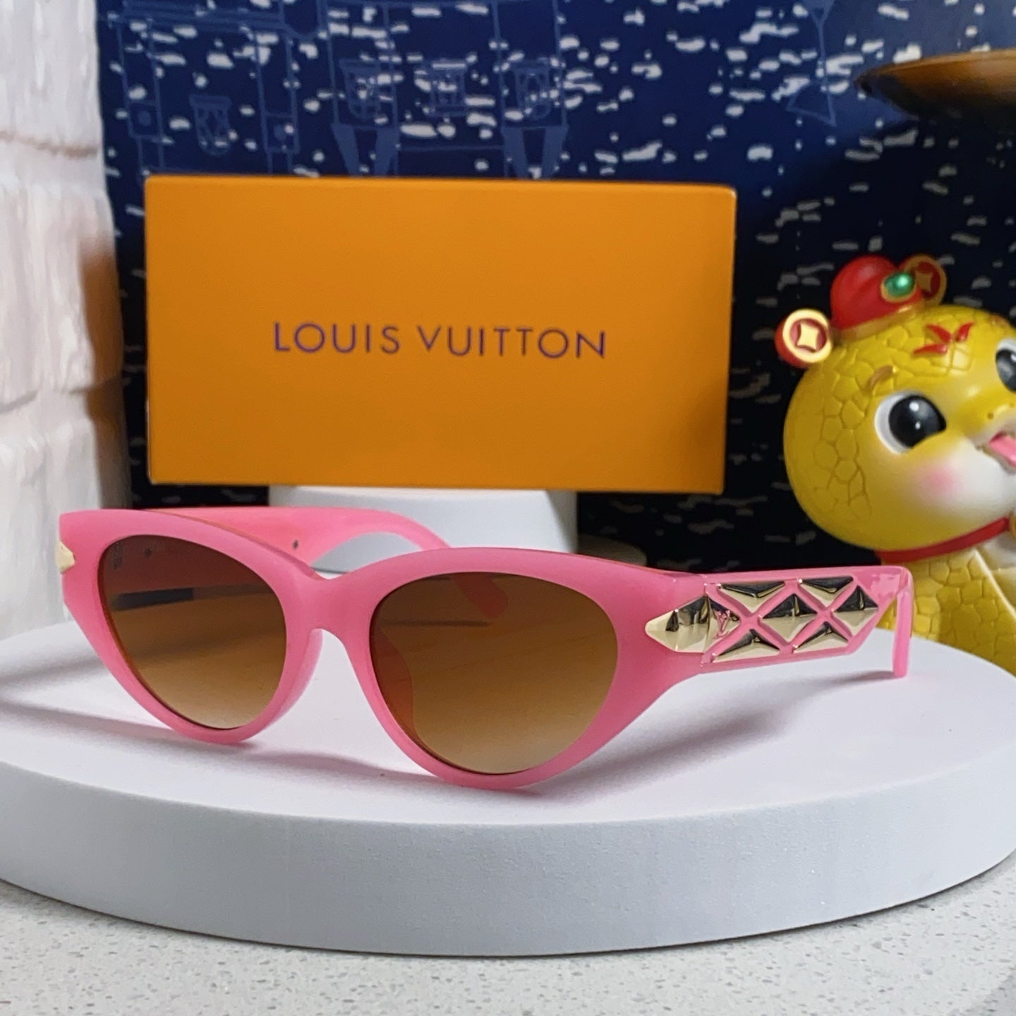 CAT EYE SUNGLASSES 576881 IN PINK AND GOLD ACETATE