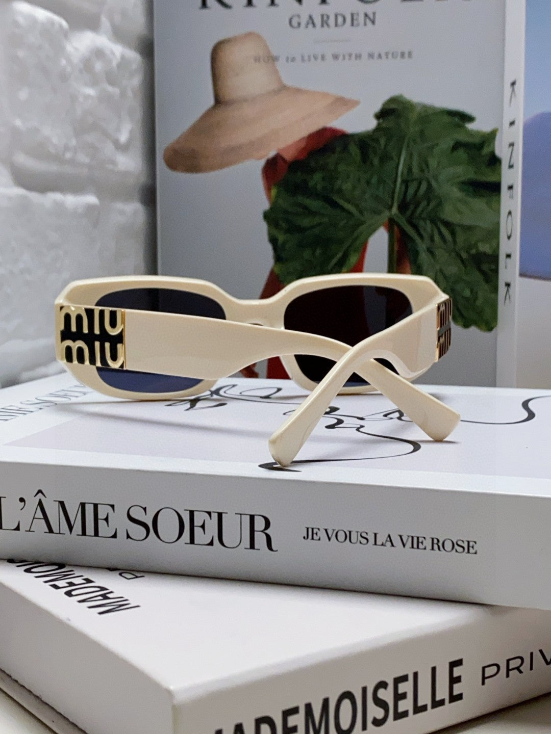 GLIMPSE SUNGLASSES 576819 IN WHITE ACETATE