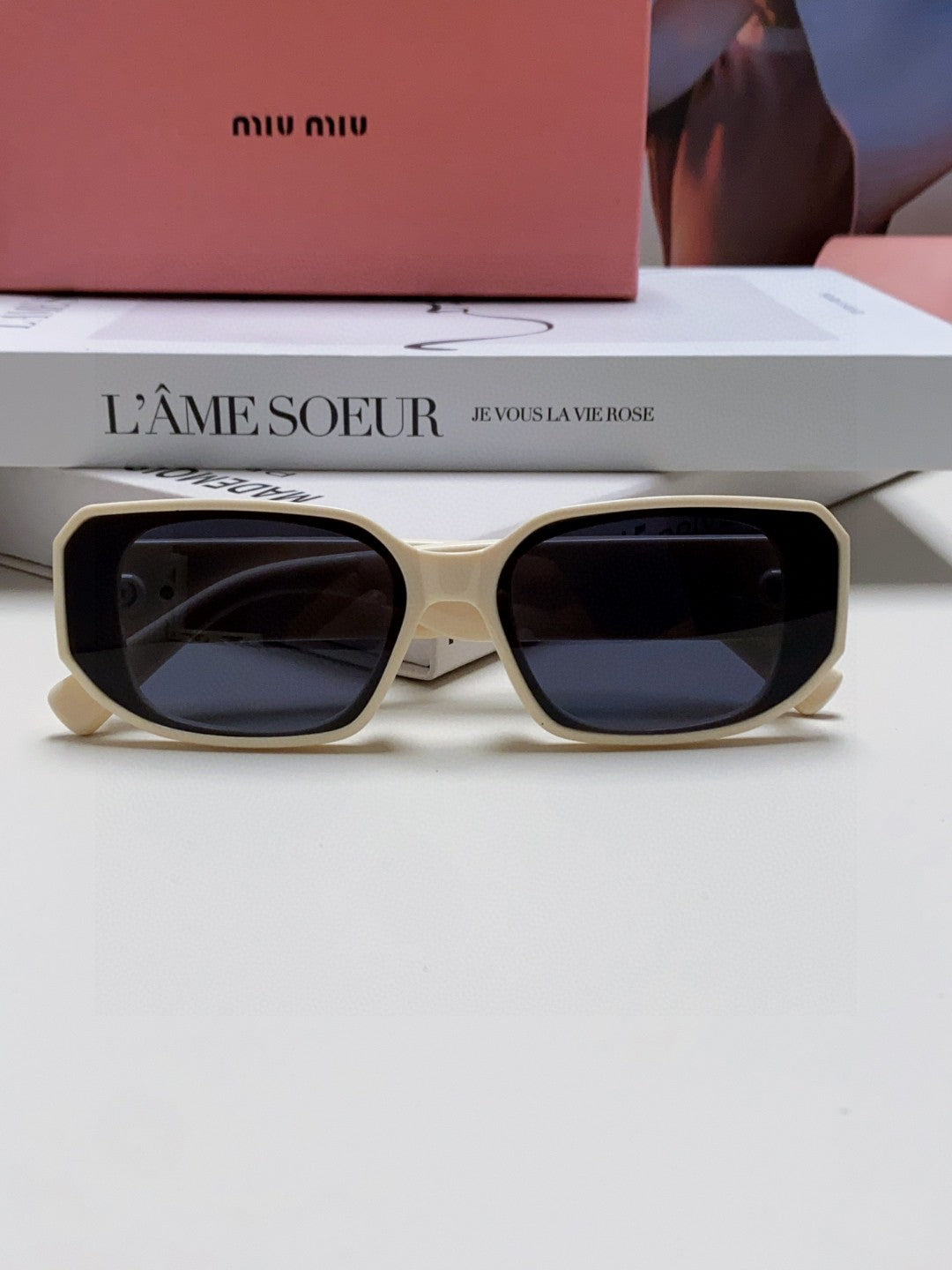 GLIMPSE SUNGLASSES 576819 IN WHITE ACETATE