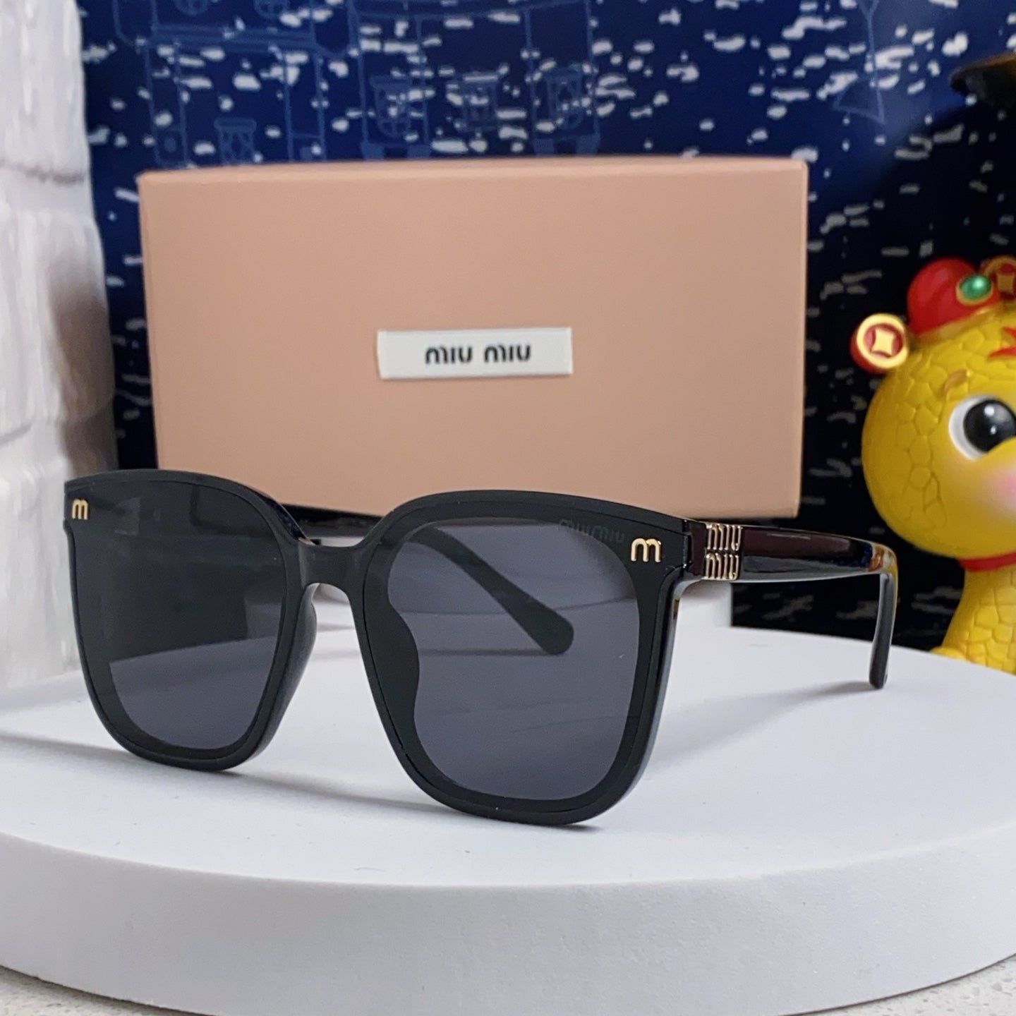 GLIMPSE SQUARE SUNGLASSES 554617 IN BLACK ACETATE BLACK LENS