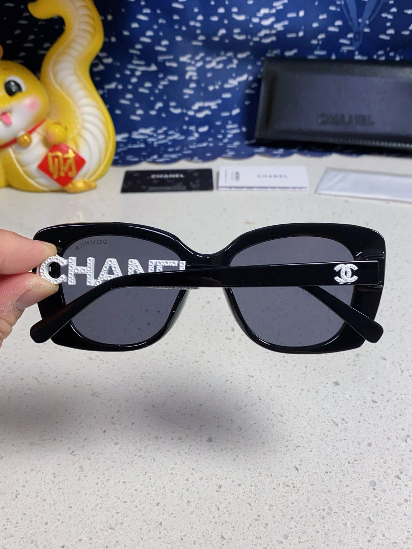 BUTTERFLY SUNGLASSES 641815 IN BLACK ACETATE WHITE METAL LOGO