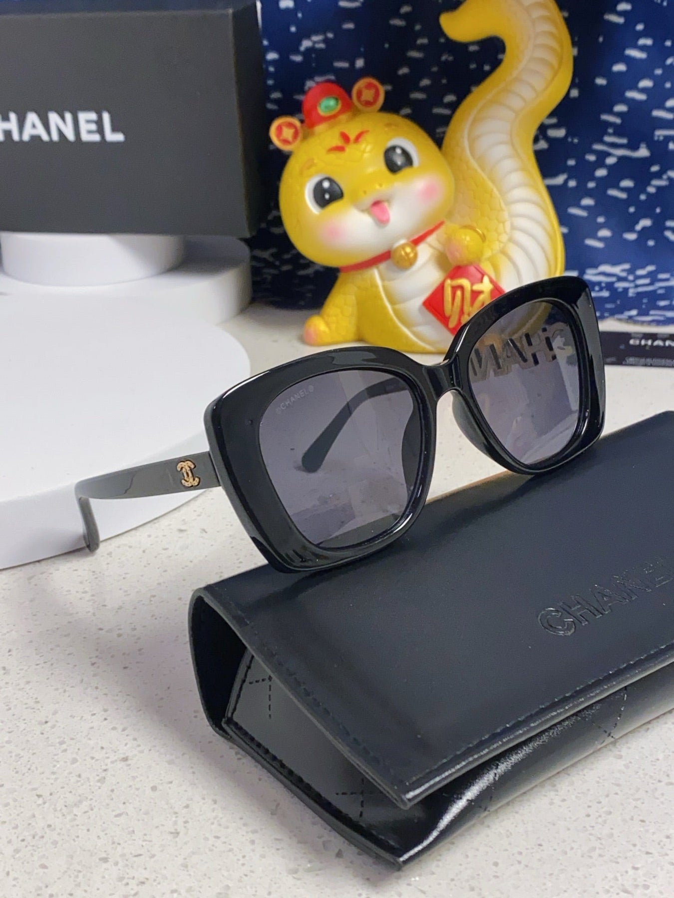 BUTTERFLY SUNGLASSES 641816 IN BLACK ACETATE GOLD METAL LOGO