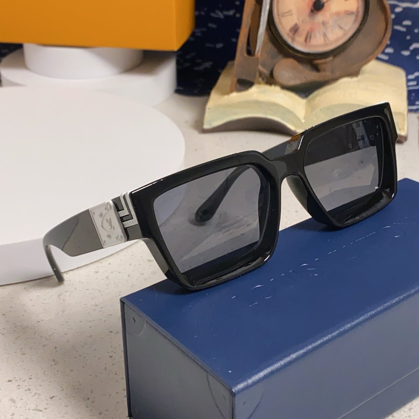 RECTANGLE SUNGLASSES 575849 BLACK IN ACETATE