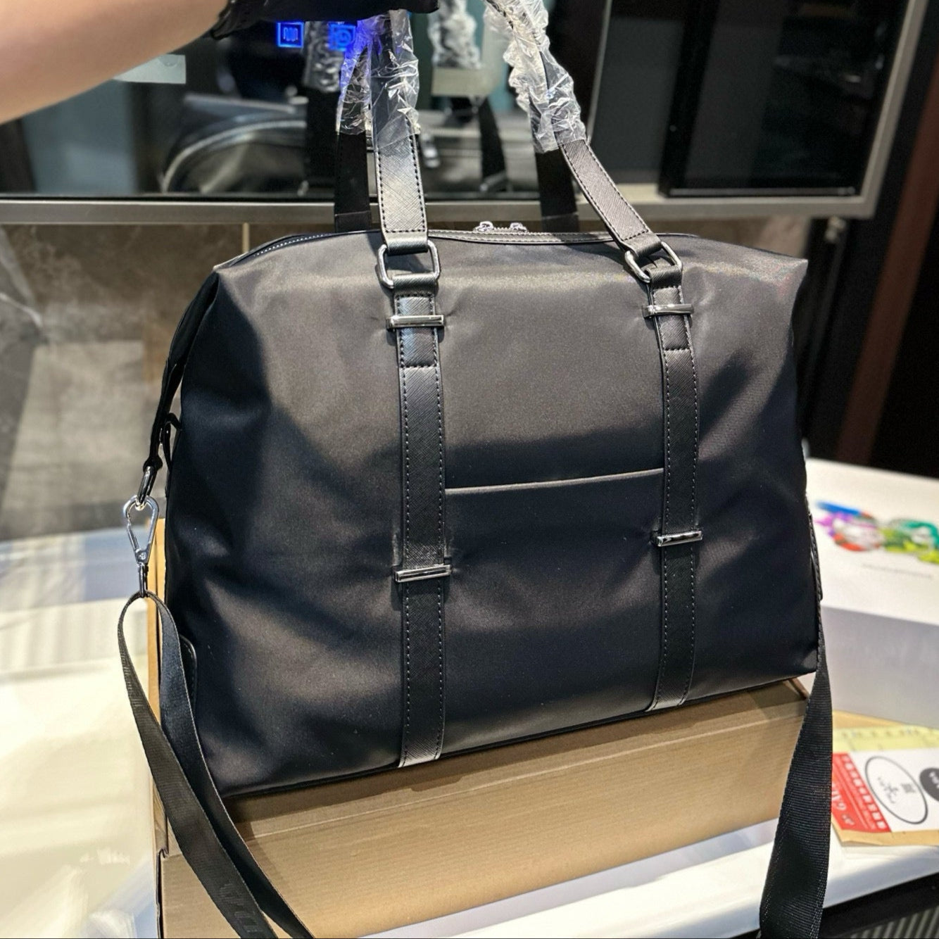 DUFFEL TOP HANDLE BAG 40 IN BLACK RE-NYLON