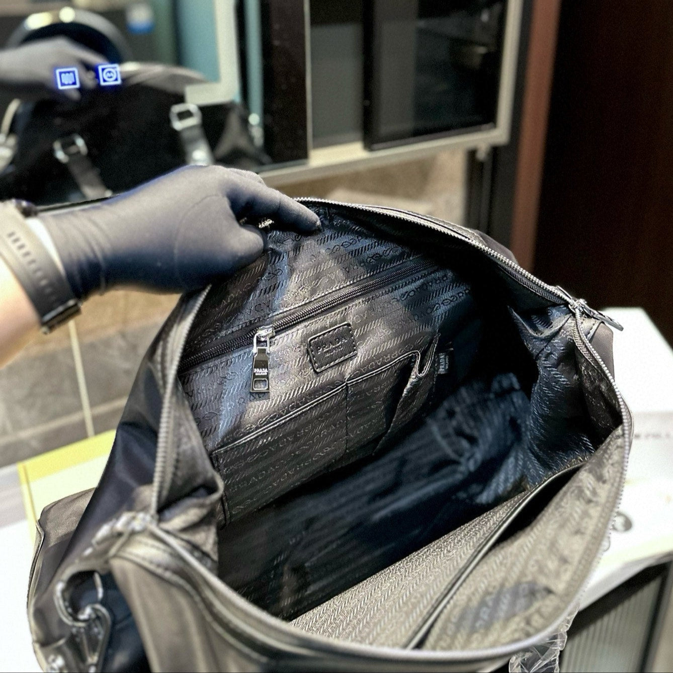 DUFFEL TOP HANDLE BAG 40 IN BLACK RE-NYLON