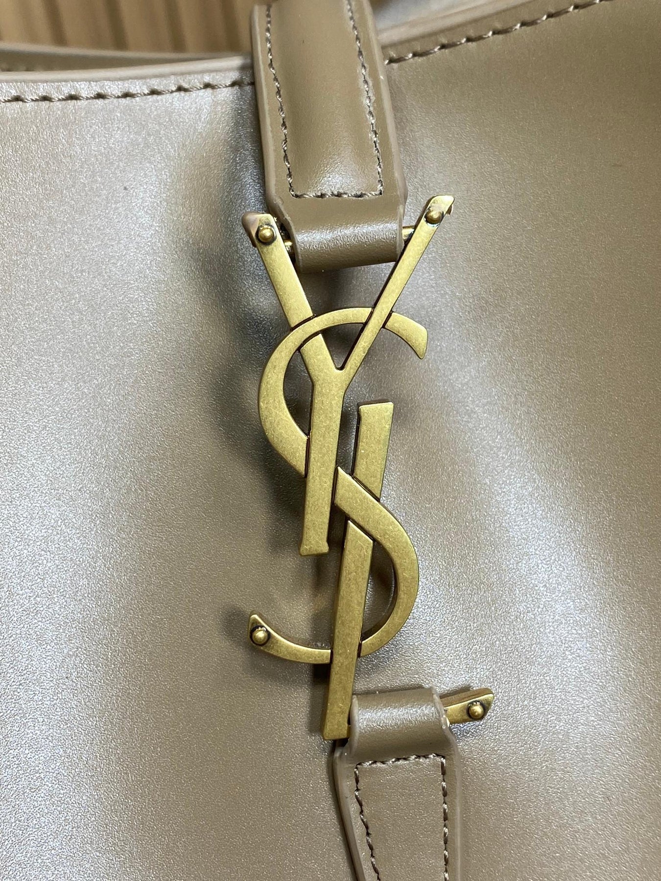 LE 37 MEDIUM BUCKET BAG 25 IN CEDAR BROWN CALFSKIN GOLD HARDWARE