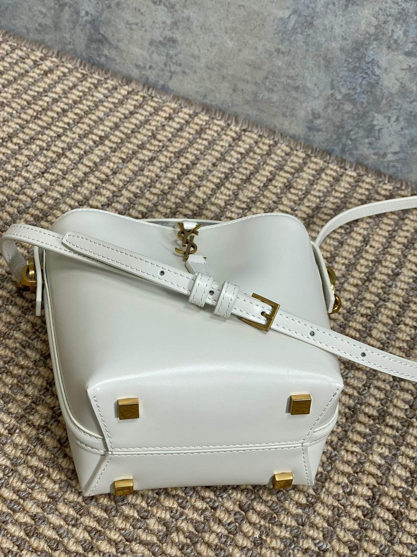 LE 37 MINI BUCKET BAG 15 IN WHITE CALFSKIN GOLD HARDWARE