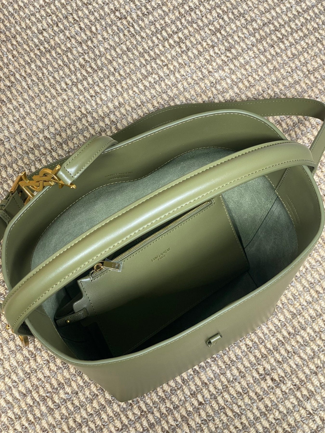 LE 37 MEDIUM BUCKET BAG 25 IN AVOCADO GREEN CALFSKIN GOLD HARDWARE