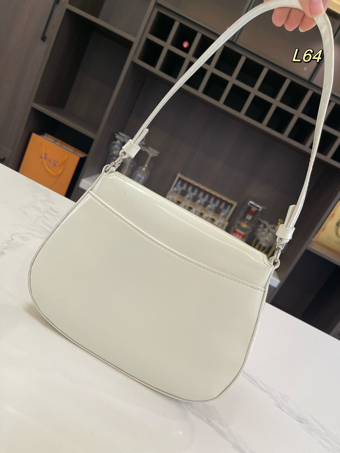 PRA 25 CLEO FLAP SHOULDER BAG IN WHITE BRUSHED LEATHER