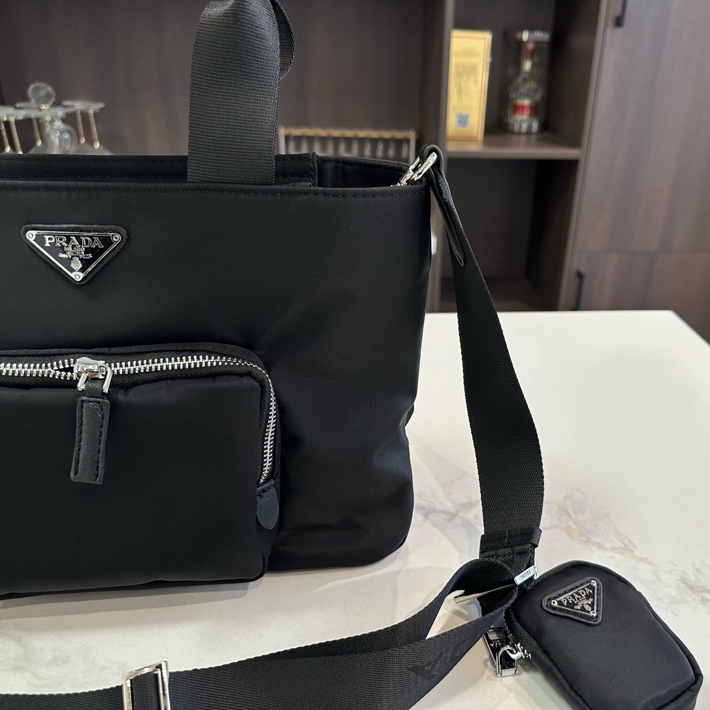 FRONT ZIP POCKET CROSSBODY BAG 32 IN BLACK RE-NYLON