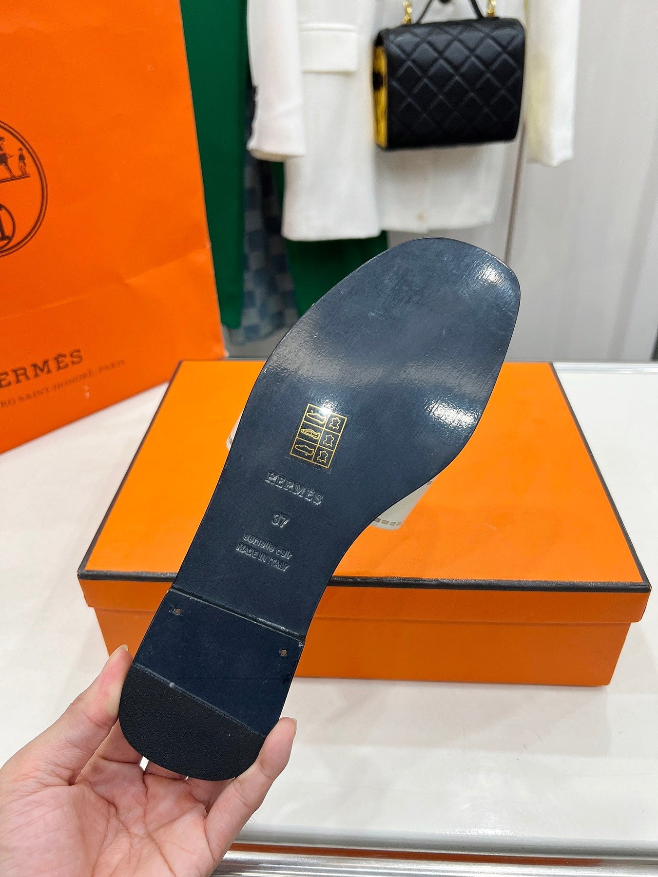 IDIOMA SANDAL IN WHITE CREAM CALFSKIN