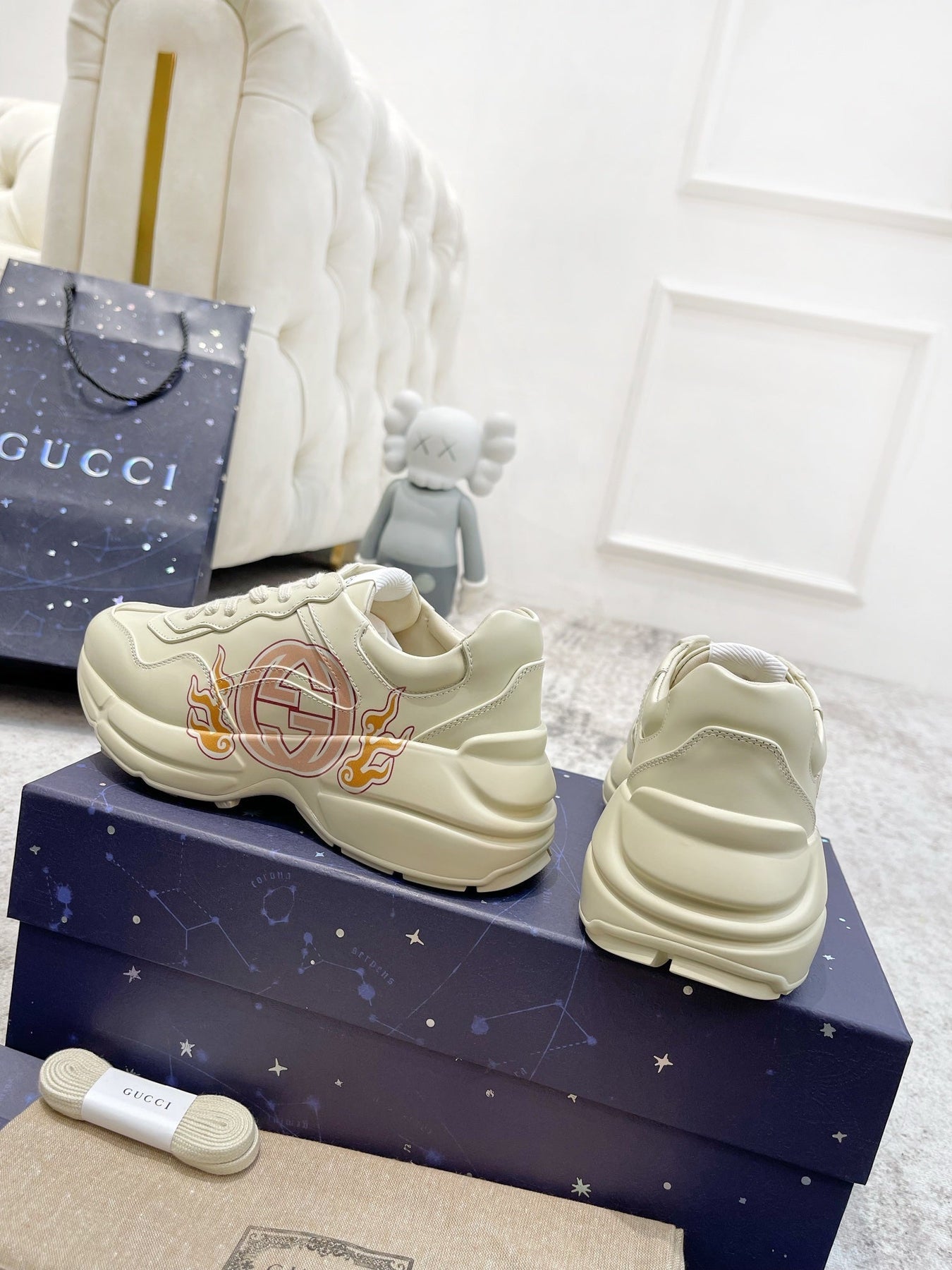 GG RHYTON TRAINER WHITE LAMBSKIN WITH FIRE MOTIF