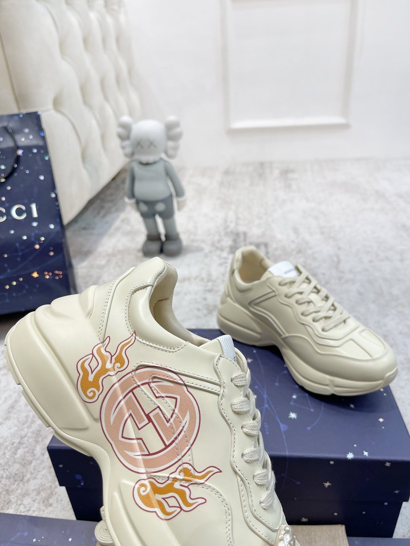 GG RHYTON TRAINER WHITE LAMBSKIN WITH FIRE MOTIF