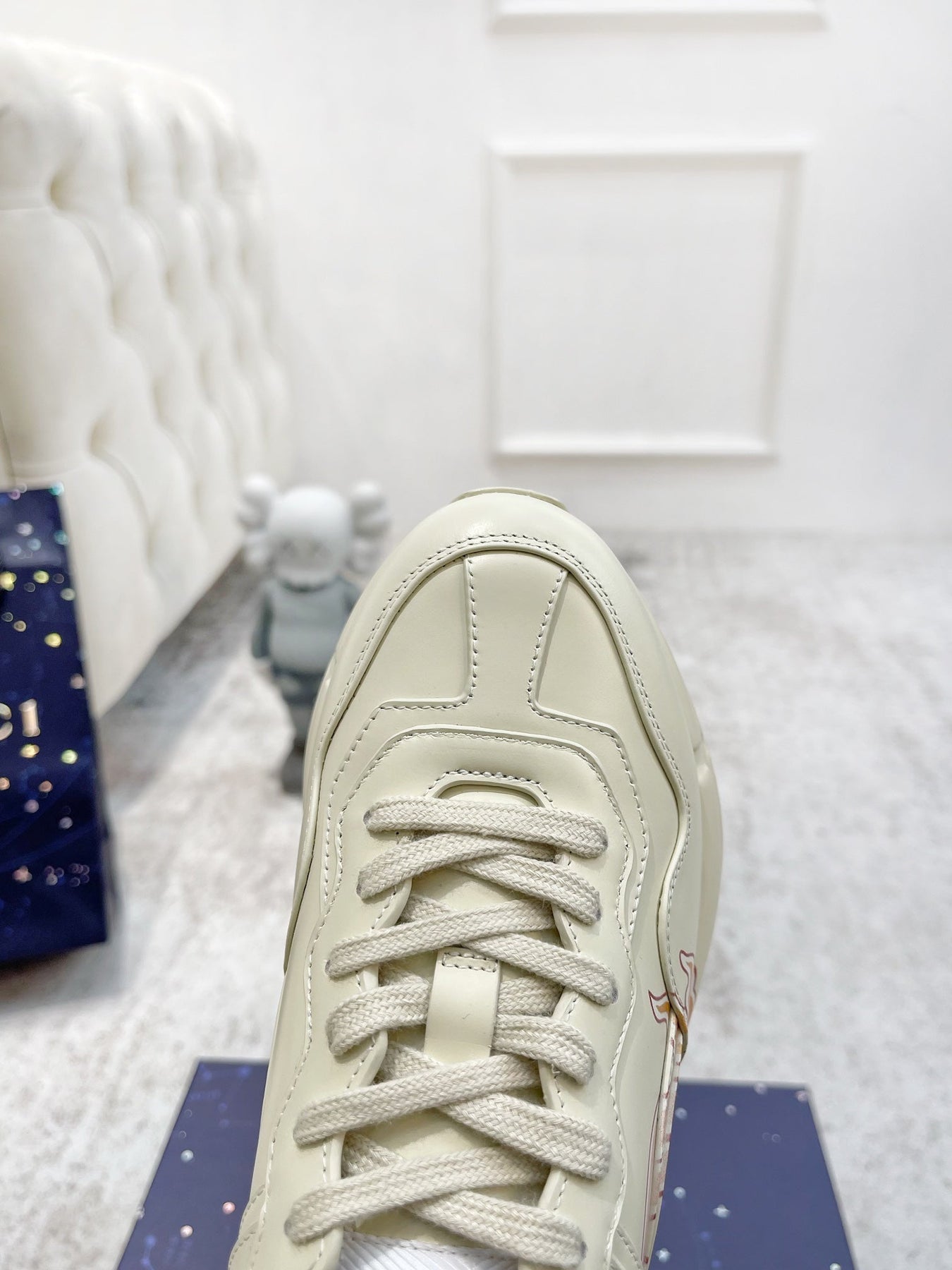 GG RHYTON TRAINER WHITE LAMBSKIN WITH FIRE MOTIF