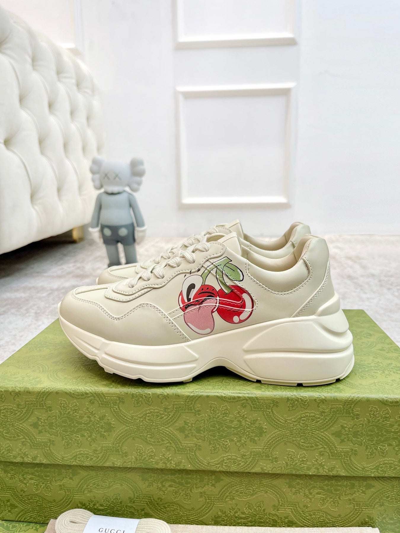 GG RHYTON TRAINER WHITE LAMBSKIN WITH HEART MOTIF