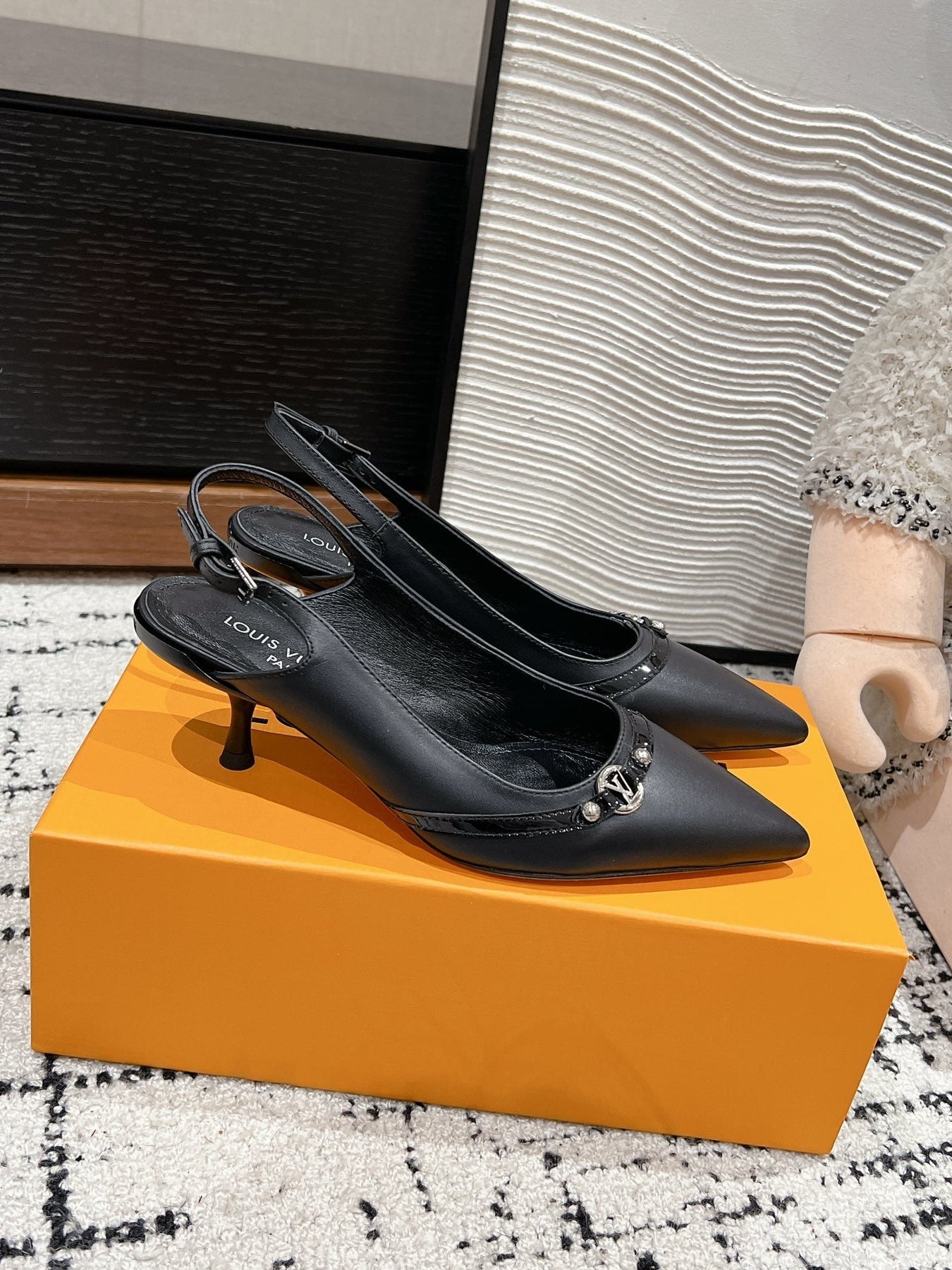 HIGH HEEL 4 CM SLINGBACKS IN BLACK CALFSKIN