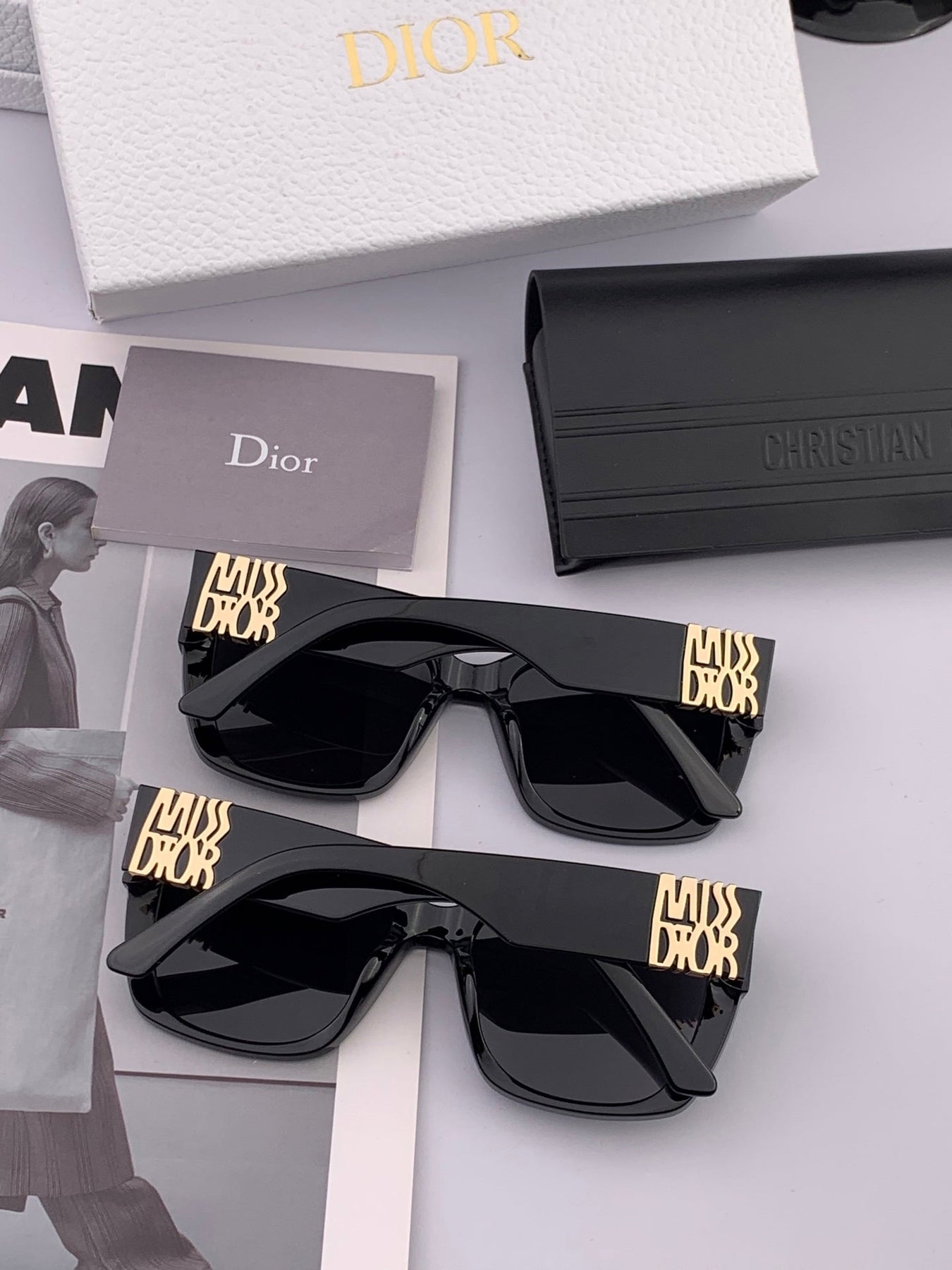 MONTAIGNE SUNGLASS CD1113 IN ACETATE