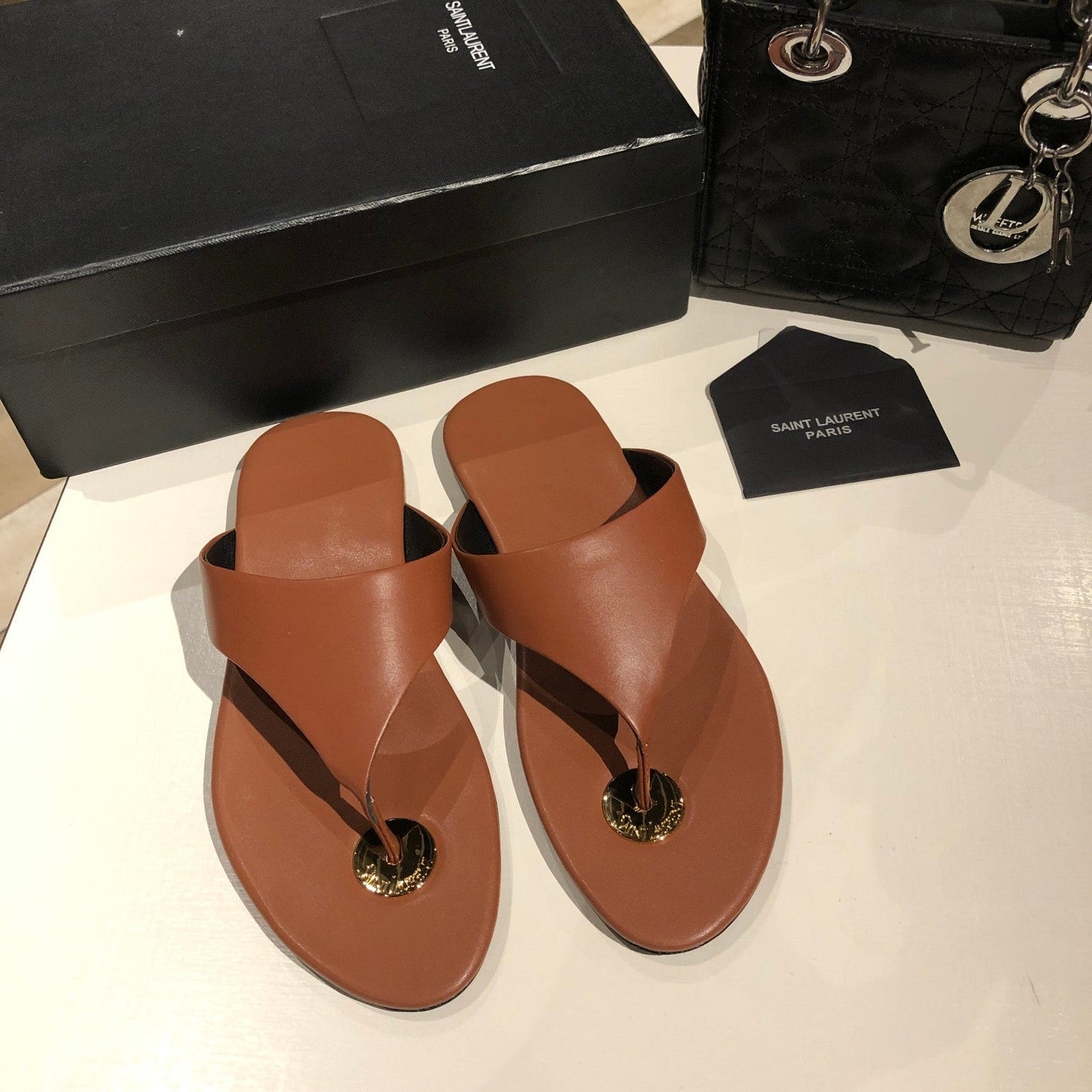 FLAT THONG IN BRONZE BROWN CALFSKIN