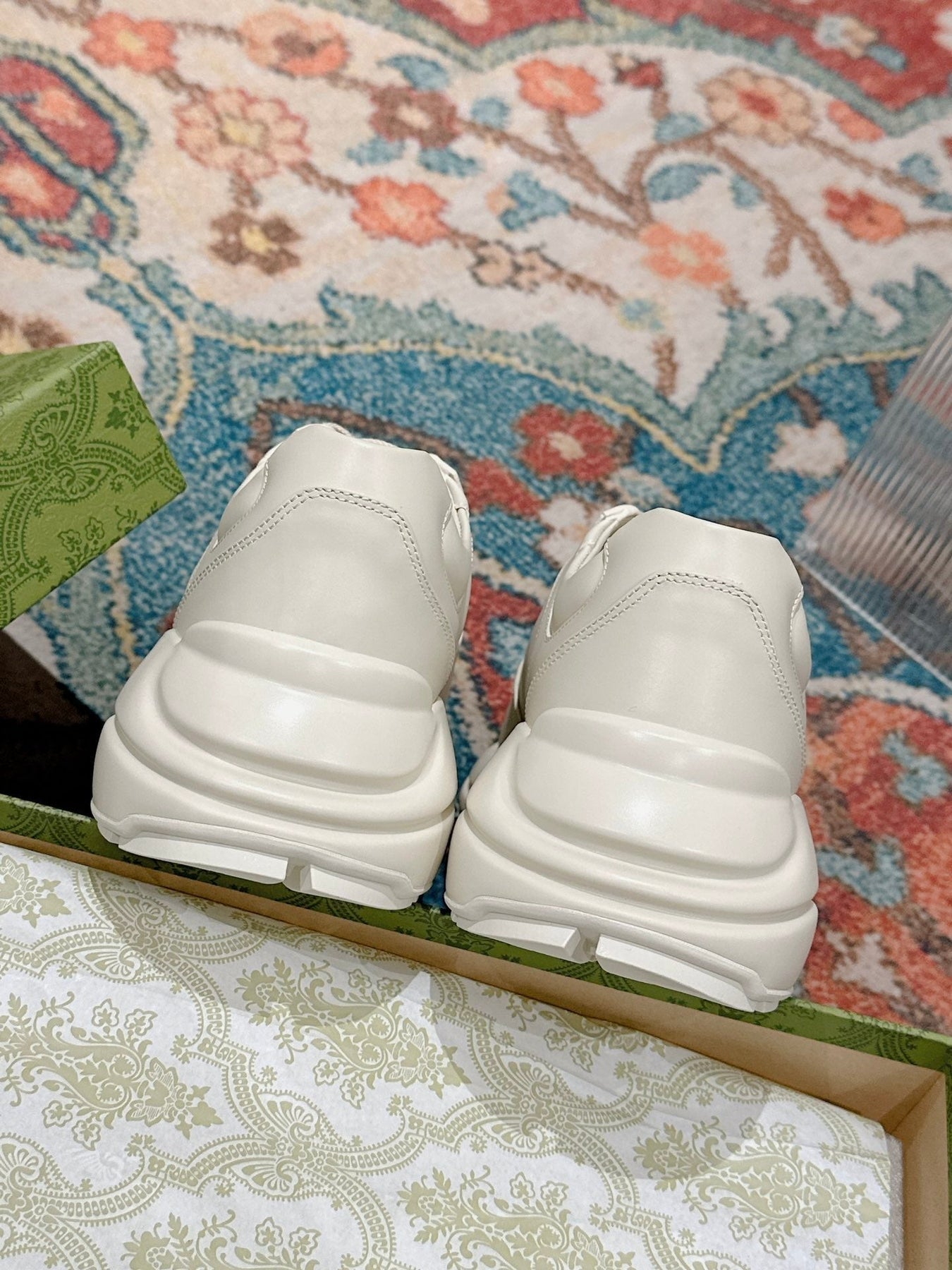 GG RHYTON TRAINER WHITE CALFSKIN WITH NAVY LOGO