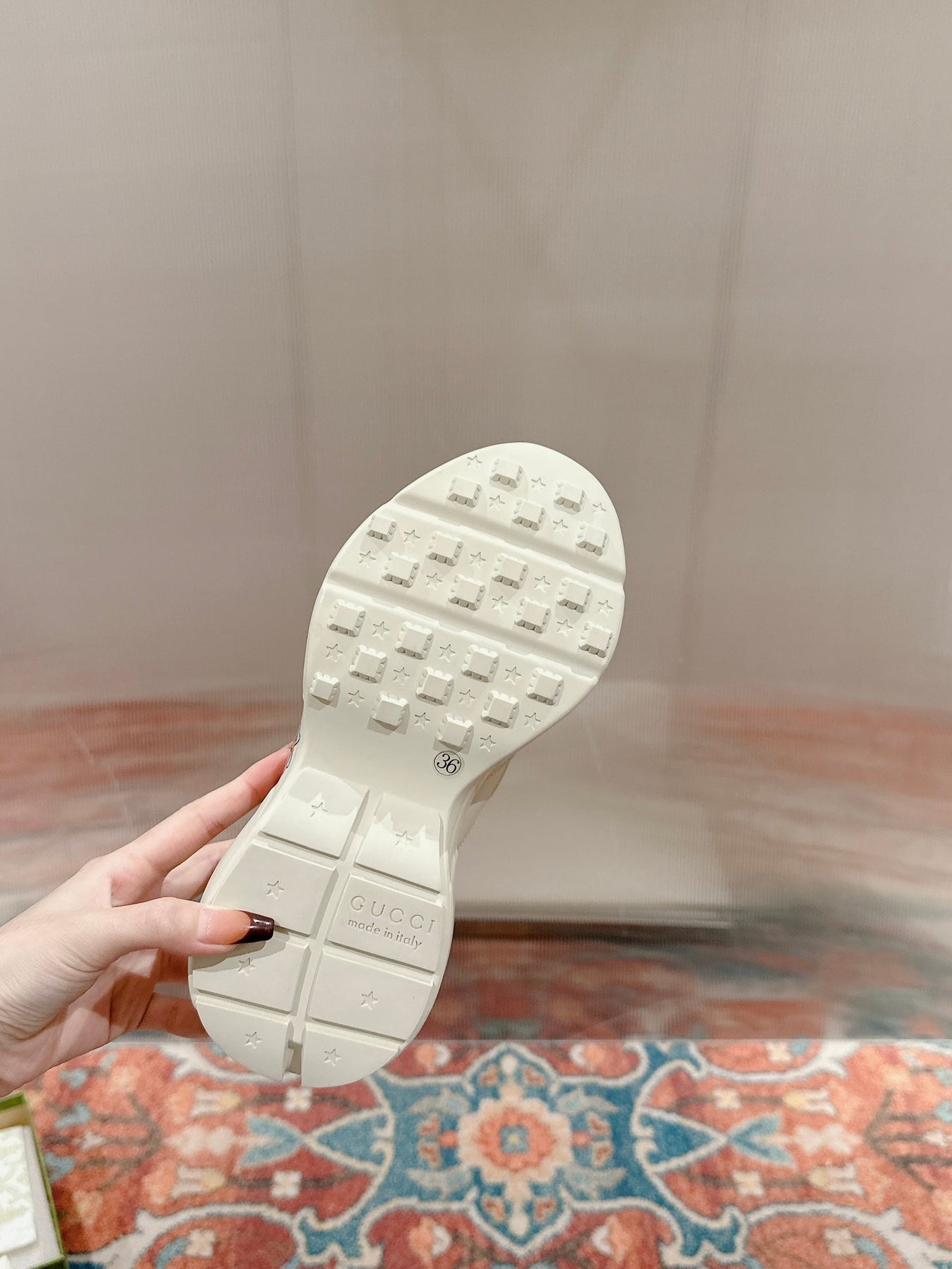 GG RHYTON TRAINER WHITE CALFSKIN WITH BEAR MOTIF