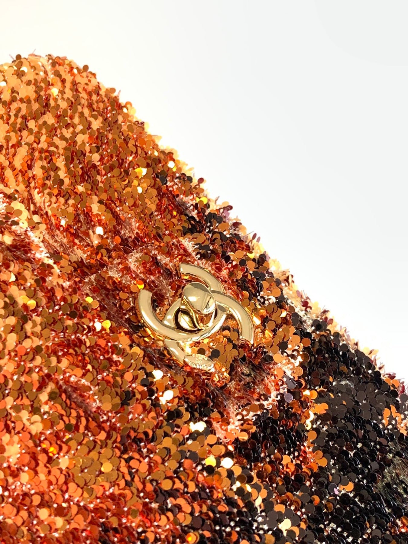 FLAP BAG 20 IN OMBRE ORANGE SEQUINS GOLD HARDWARE