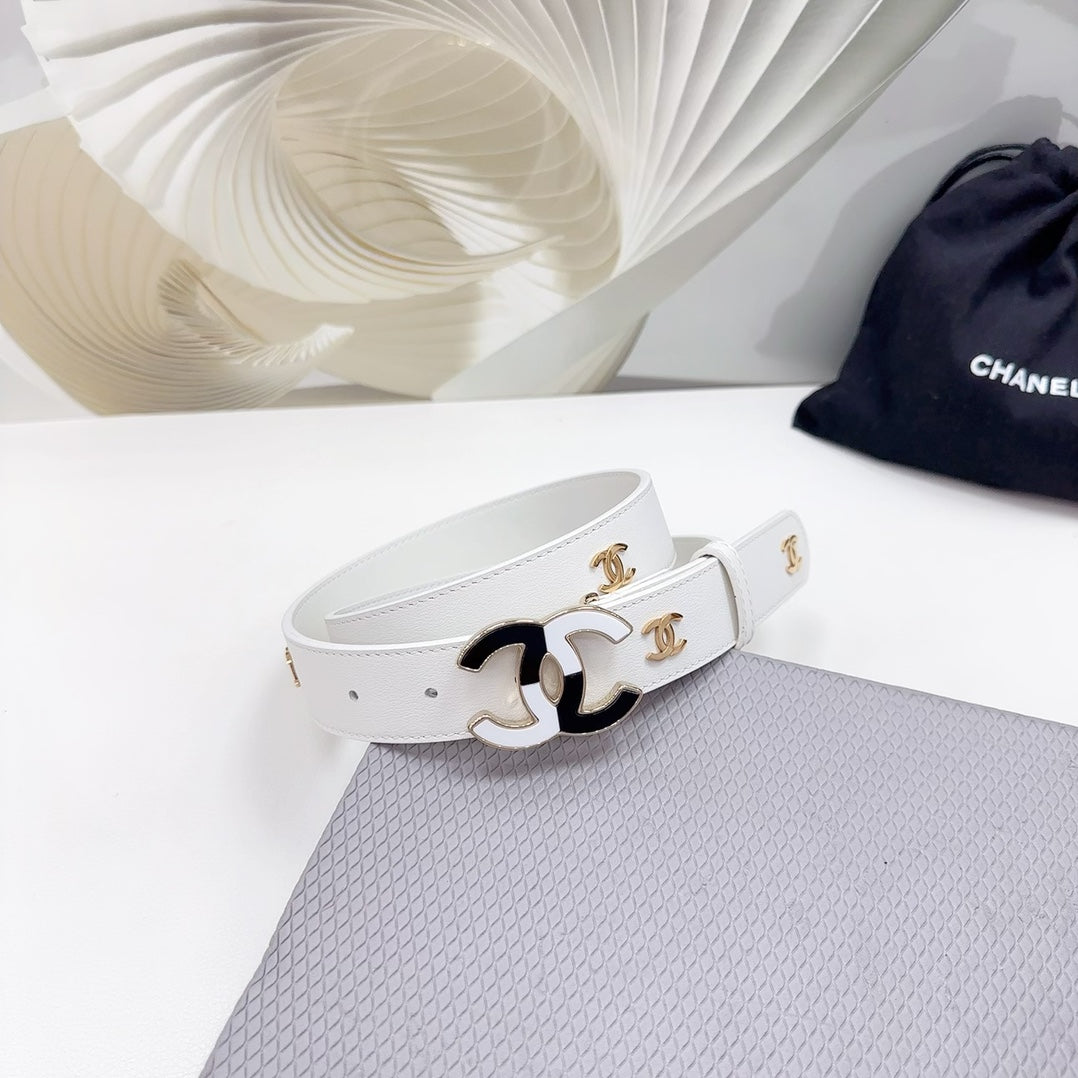 CC BELT 30 MM WHITE CALFSKIN GOLD HARDWARE WITH WHITE MIX BLACK LOGO