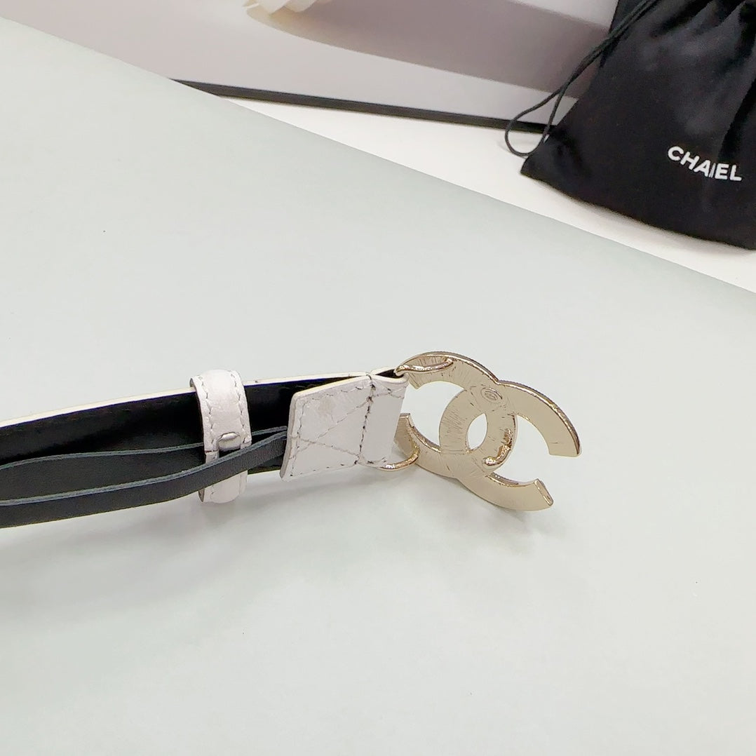 CC 30MM BELT IN WHITE EMBROIDERED CALFSKIN METAL HARDWARE