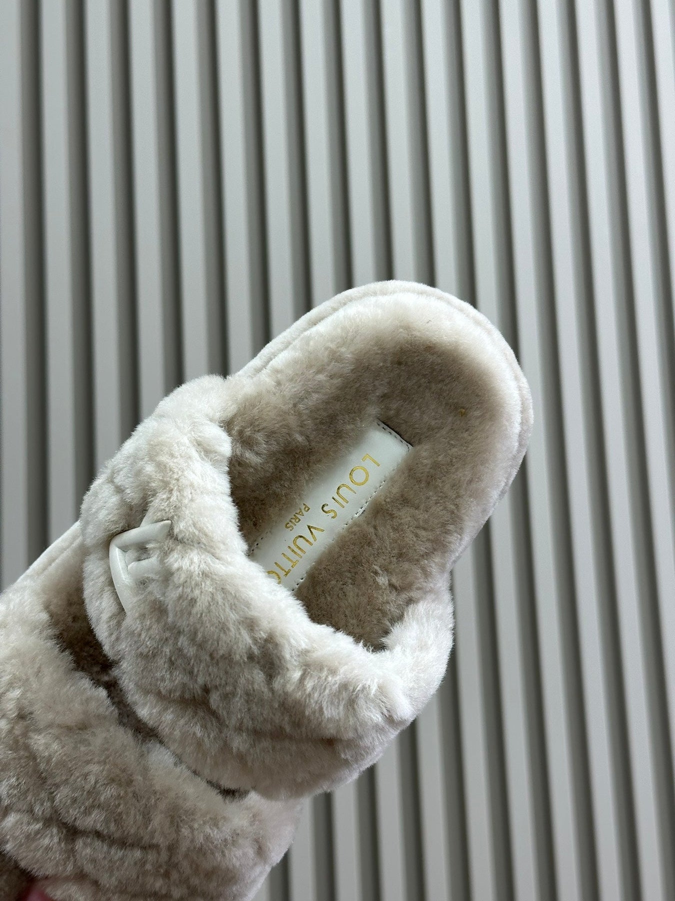 LV WOMEN SUNSET PLATFORM COMFORT MULE IN BEIGE FLEECE