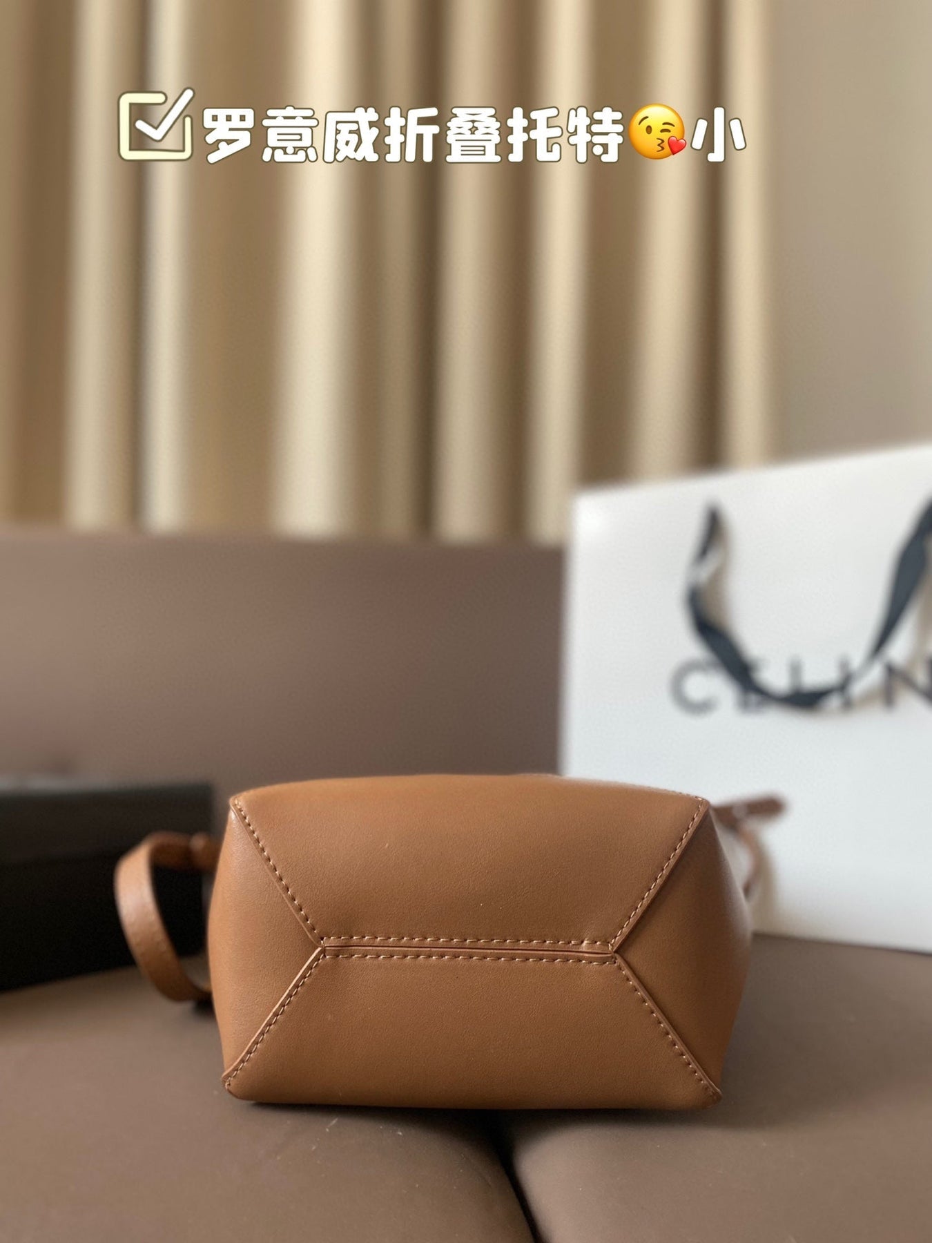 LOE 21 PUZZLE FOLD TOTE IN WARM DESERT SHINY CALFSKIN