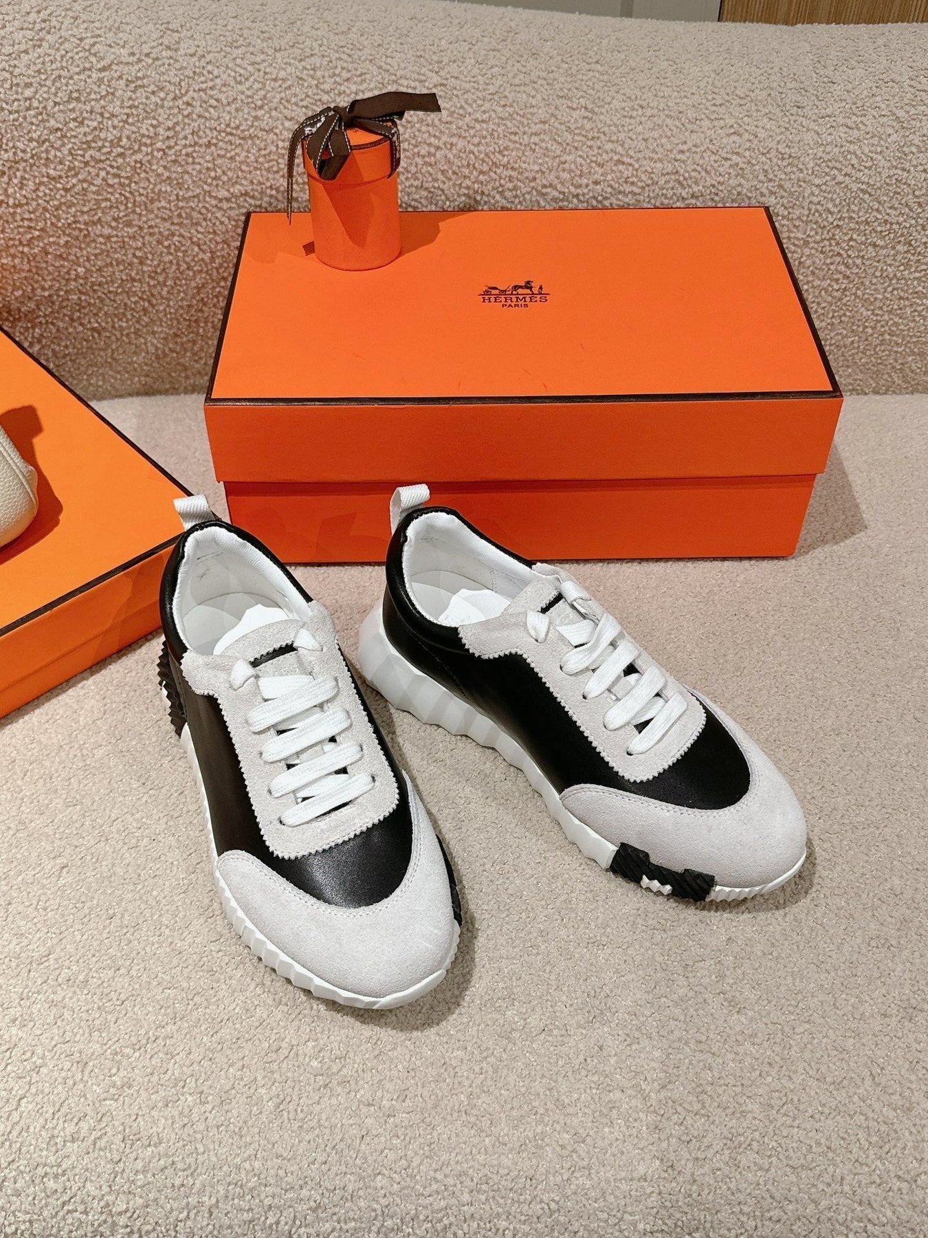 MAINLAND SNEAKER IN PALE GRAY SUEDE AND BLACK CALFSKIN