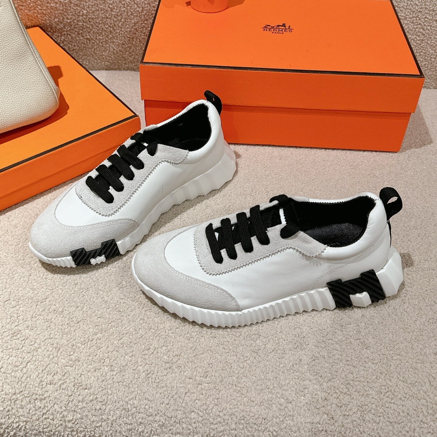 MAINLAND SNEAKER IN PALE GRAY SUEDE AND WHITE CALFSKIN