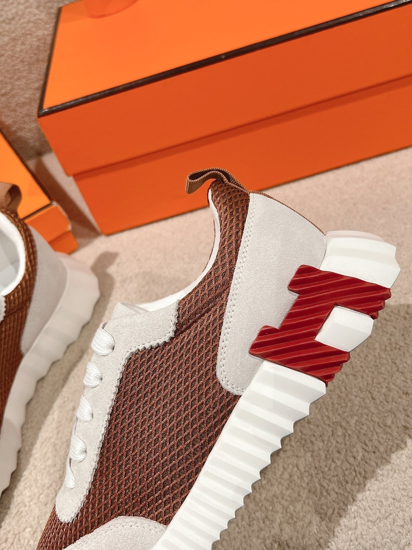 MAINLAND SNEAKER IN PALE GRAY SUEDE AND CARAMEL BROWN BREATHABLE MESH FABRIC