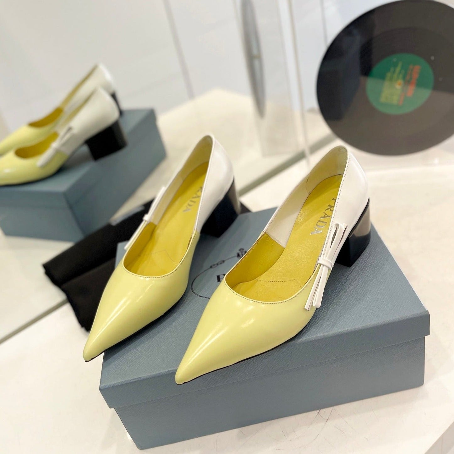 PRA BRUSHED PUMPS WHITE AND LEMON CALFSKIN