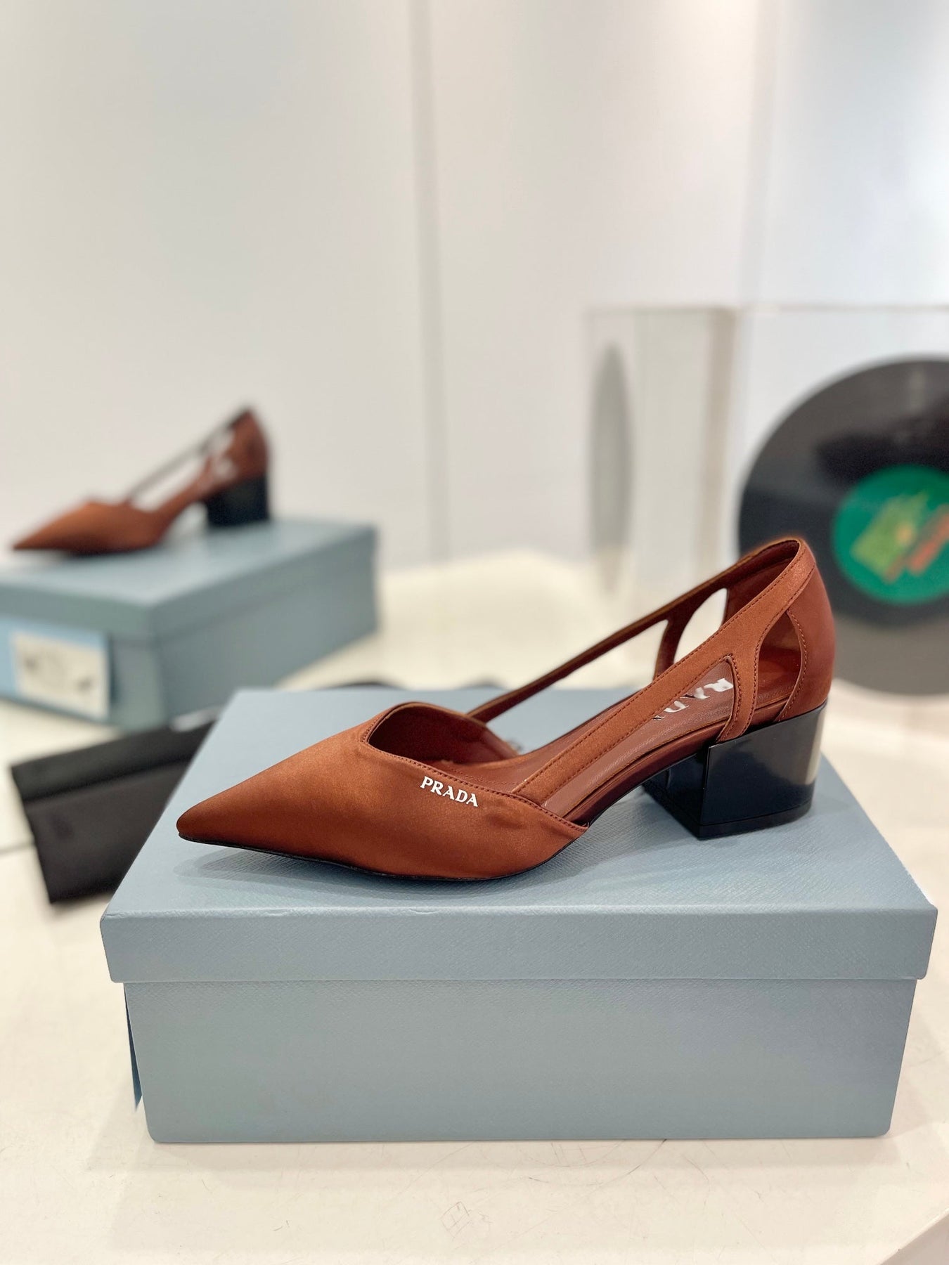 PRA BRUSHED CUT-OUT PUMPS RUSSET SATIN