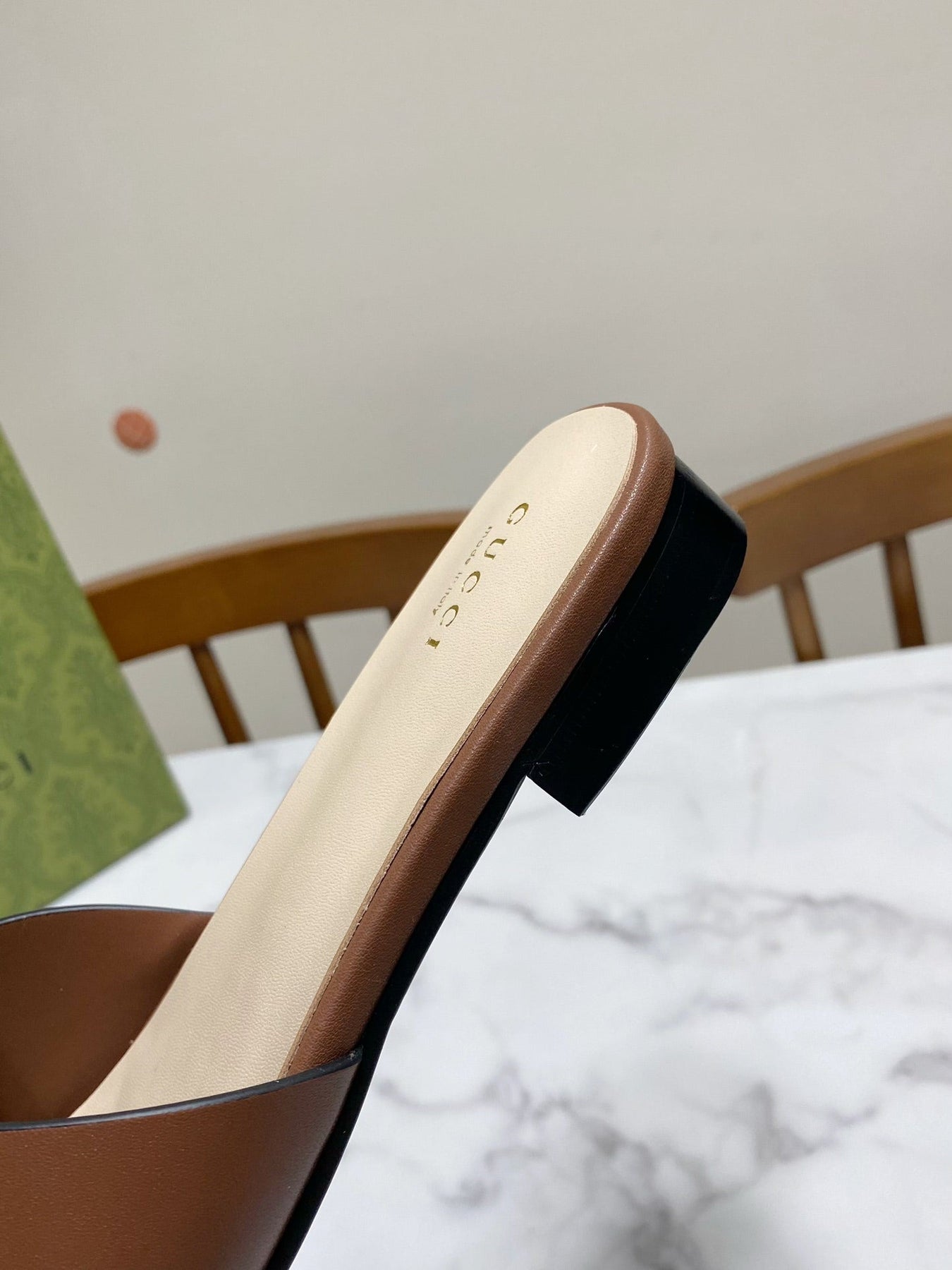 INTERLOCKING G SLIDE SANDAL IN BROWN BEIGE CALFSKIN