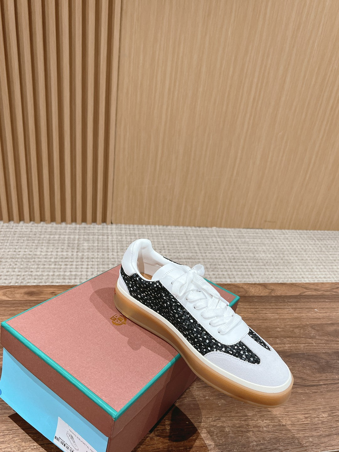 LP TENNIS WALK SNEAKERS WHITE AND BLACK SUEDE