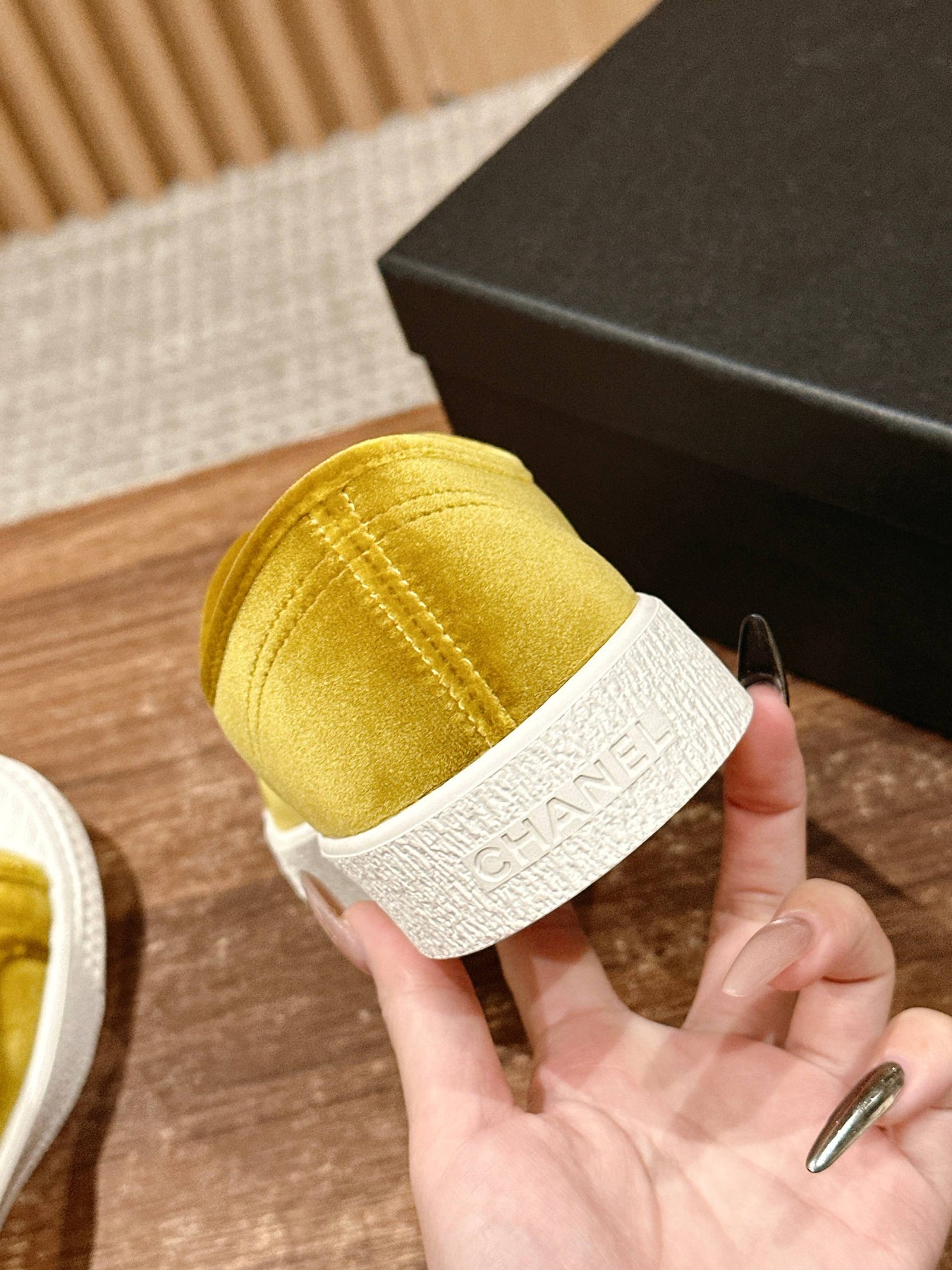 CONVERSE SNEAKER IN DIJON YELLOW VELVET