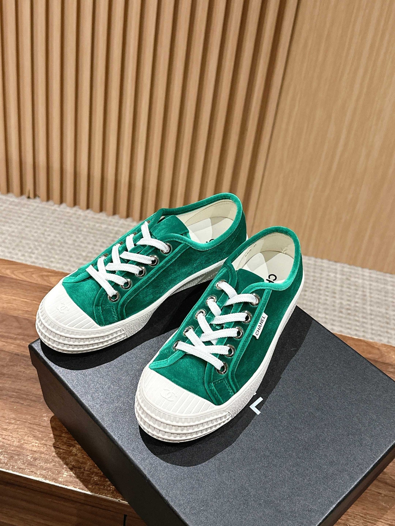 CONVERSE SNEAKER IN TEAL GREEN VELVET