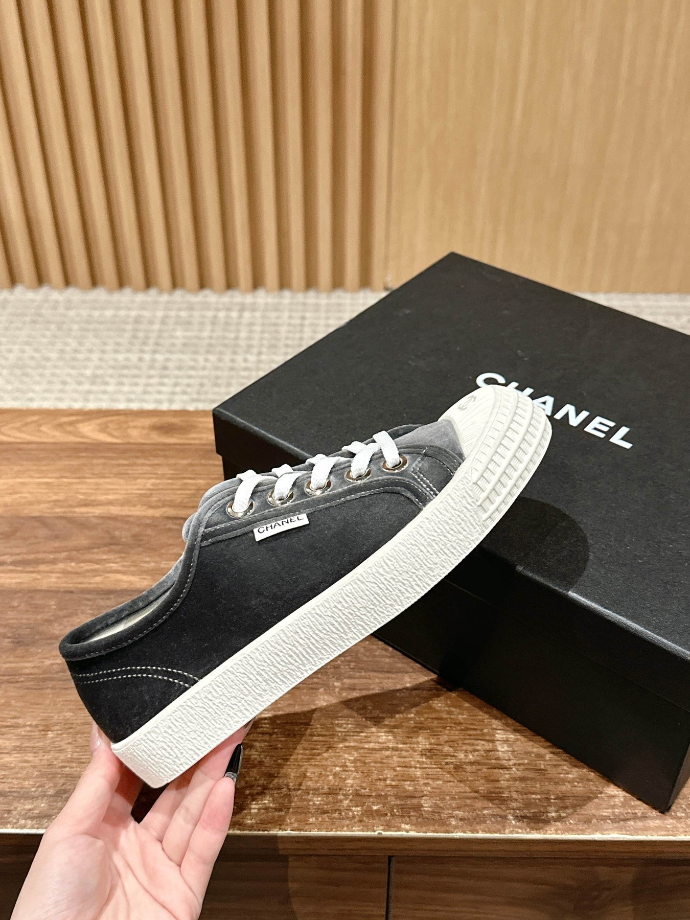 CONVERSE SNEAKER IN CHARCOAL BLACK VELVET