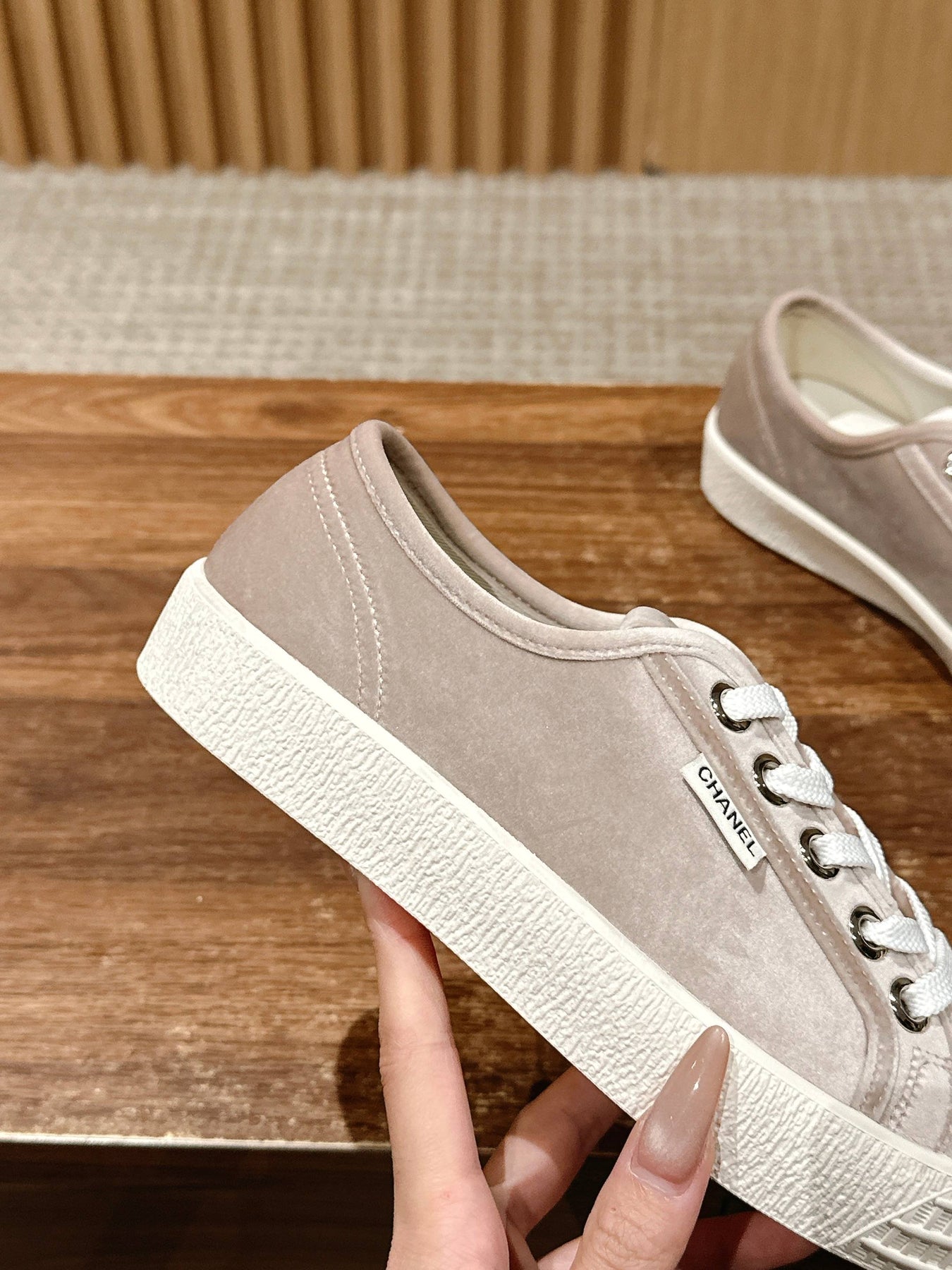 CONVERSE SNEAKER IN KHAKI BROWN VELVET