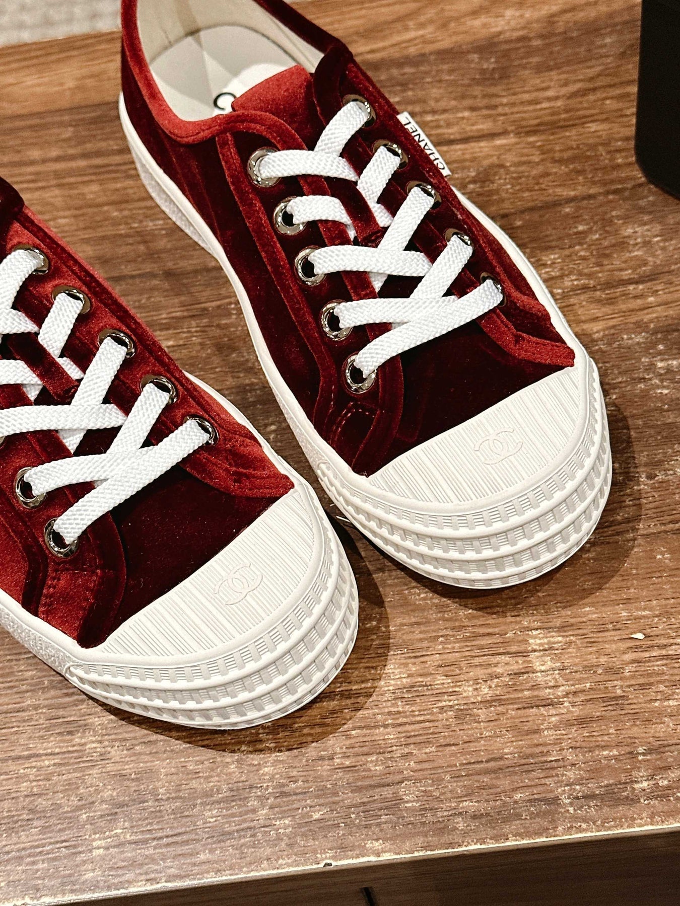 CONVERSE SNEAKER IN LIPSTICK RED VELVET