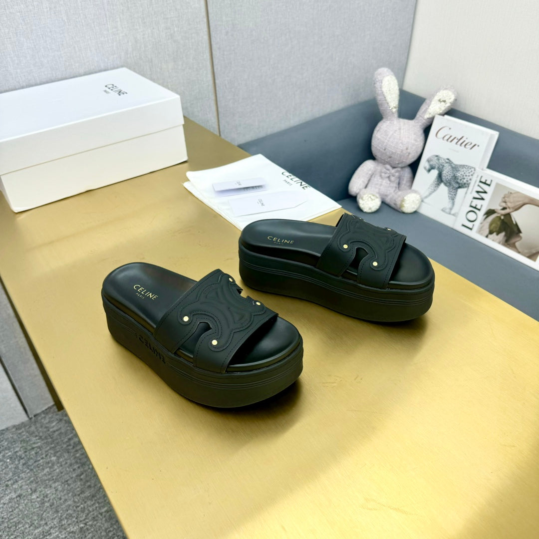 BLOCK SLIDES WITH TRIOMPHE IN BLACK SMOOTH CALFSKIN