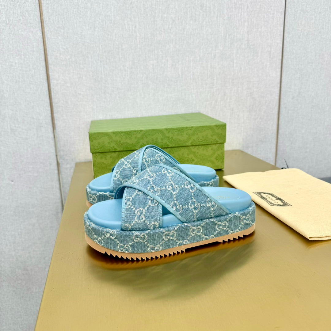 GG SLIDE SANDAL SKY CANVAS CROSS STRAPS