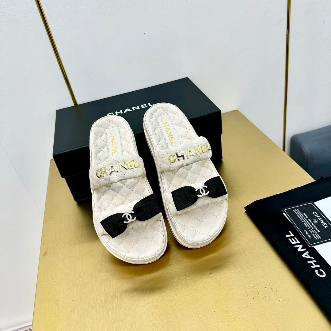 DAD SANDALS WITH BOW IN WHITE LAMBSKIN MULE