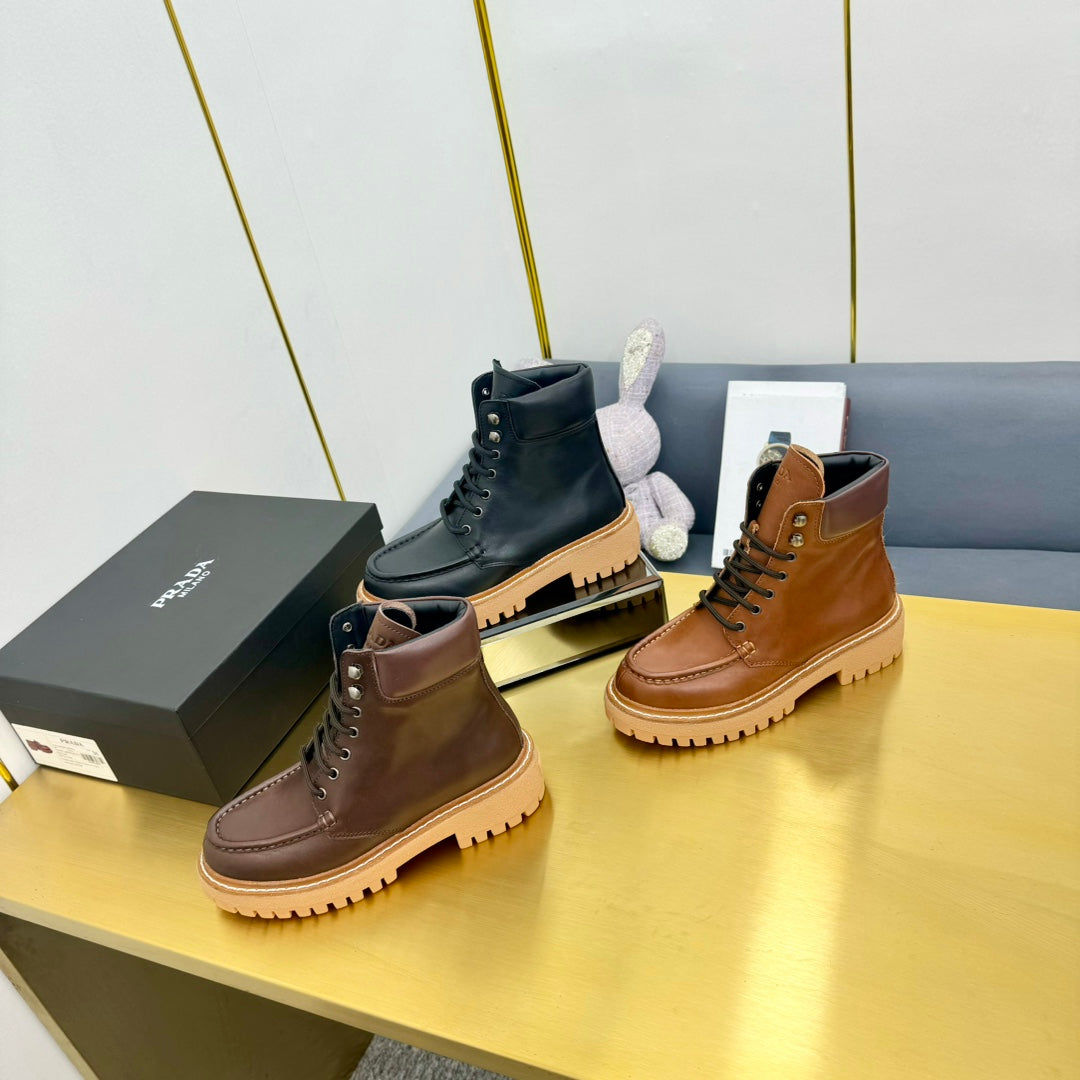 LACE-UP ANKLE BOOTS IN COGNAC CALFSKIN